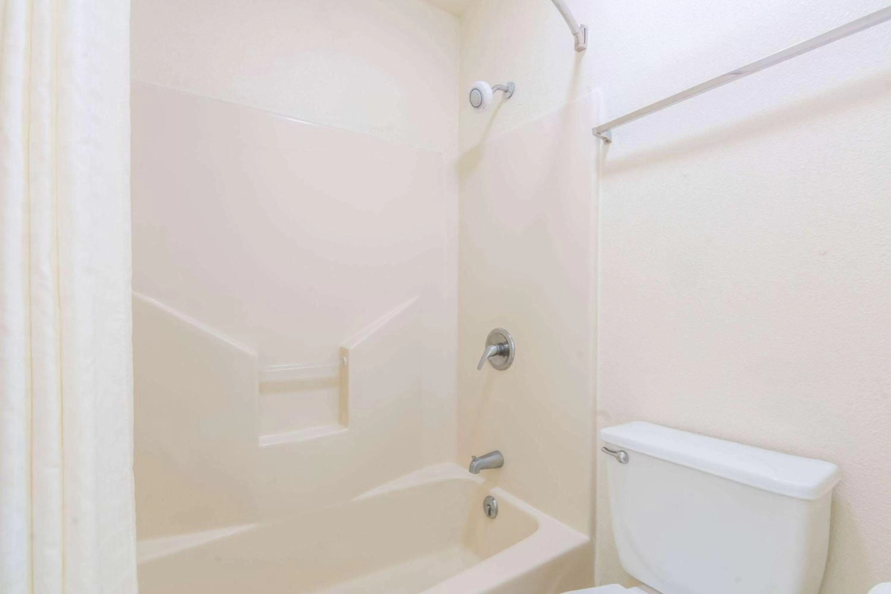 Photo of the whole room in Travelodge by Wyndham Temple