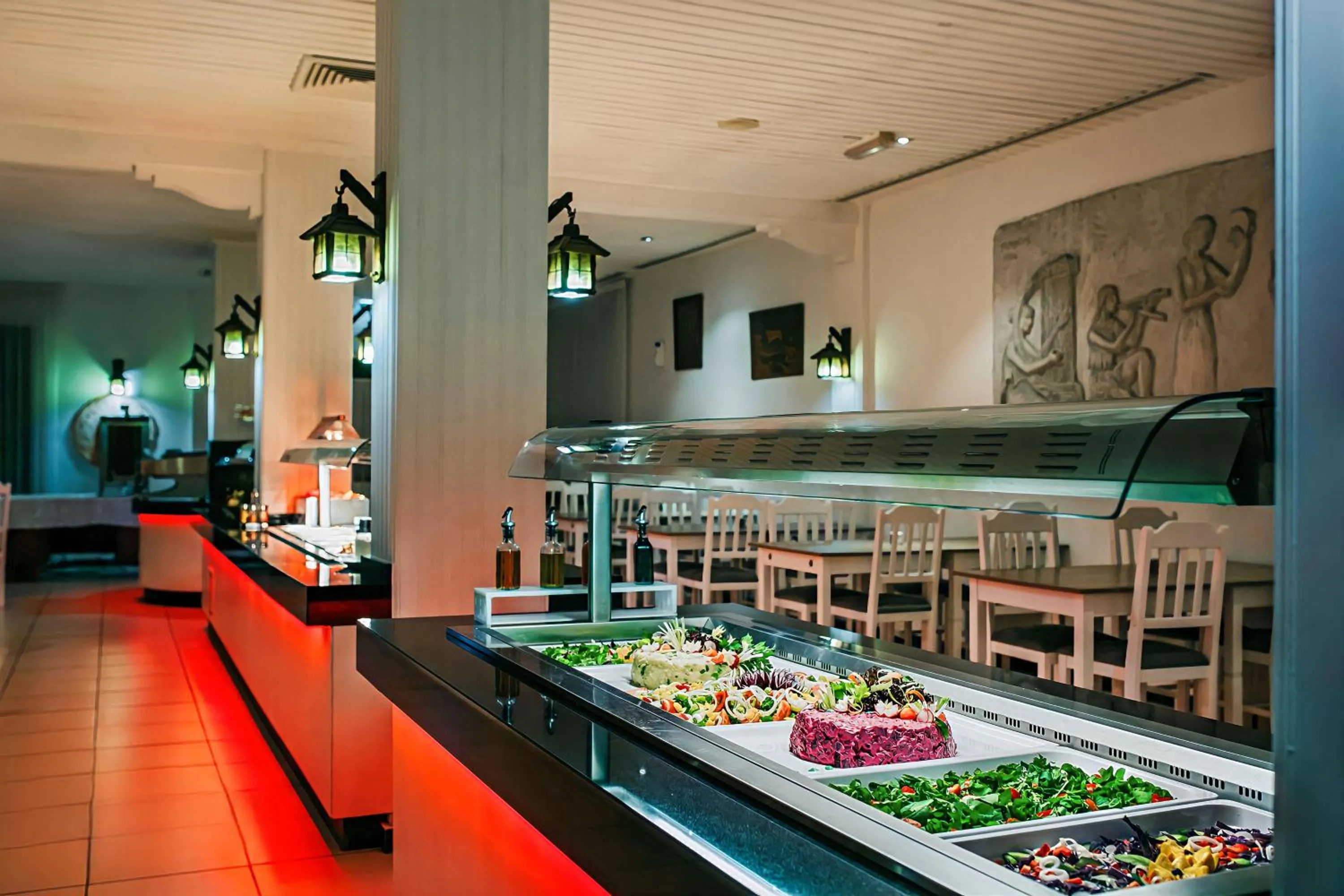 Restaurant/places to eat in Sveltos Hotel