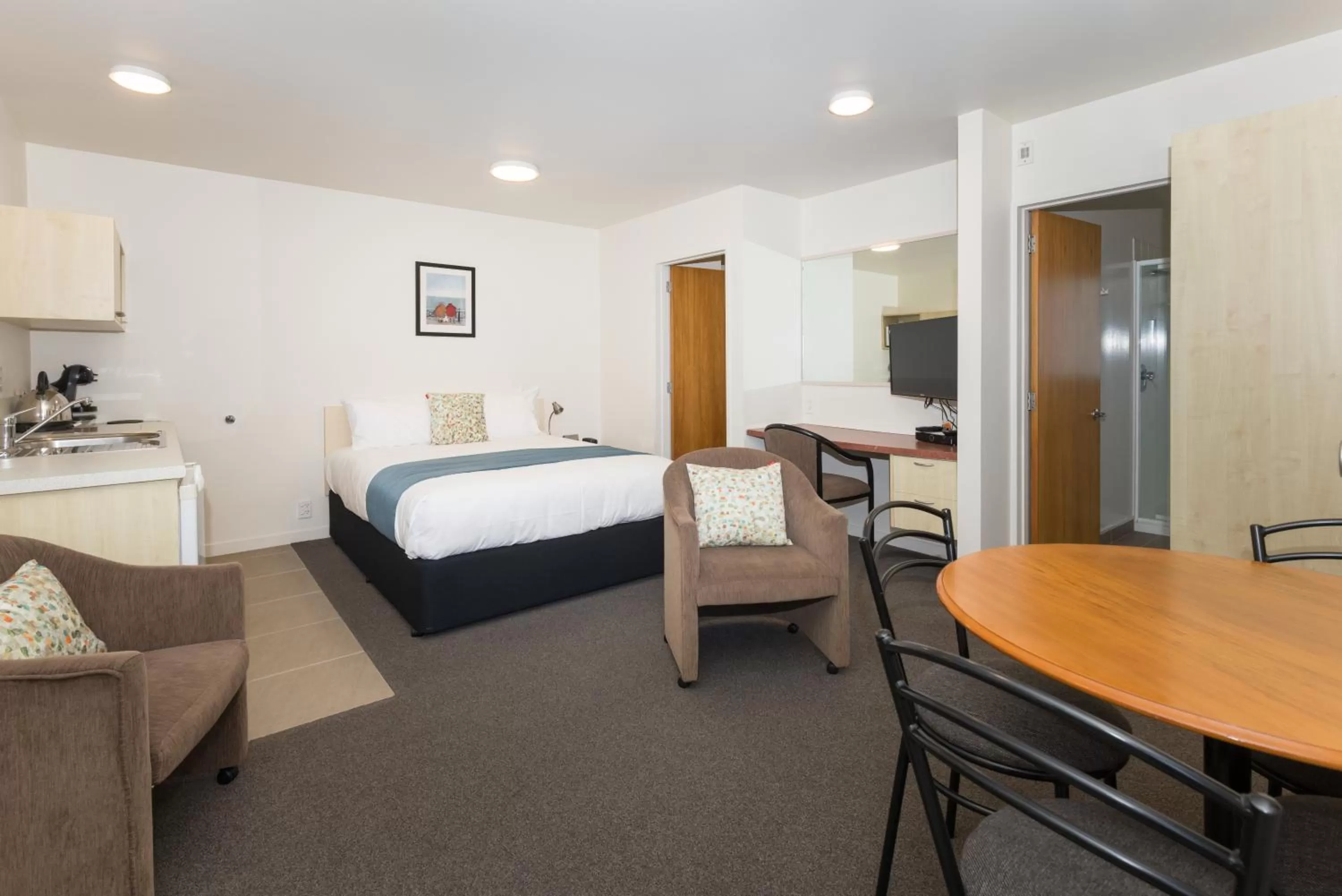 Photo of the whole room, Bed in Bella Vista Motel Dunedin