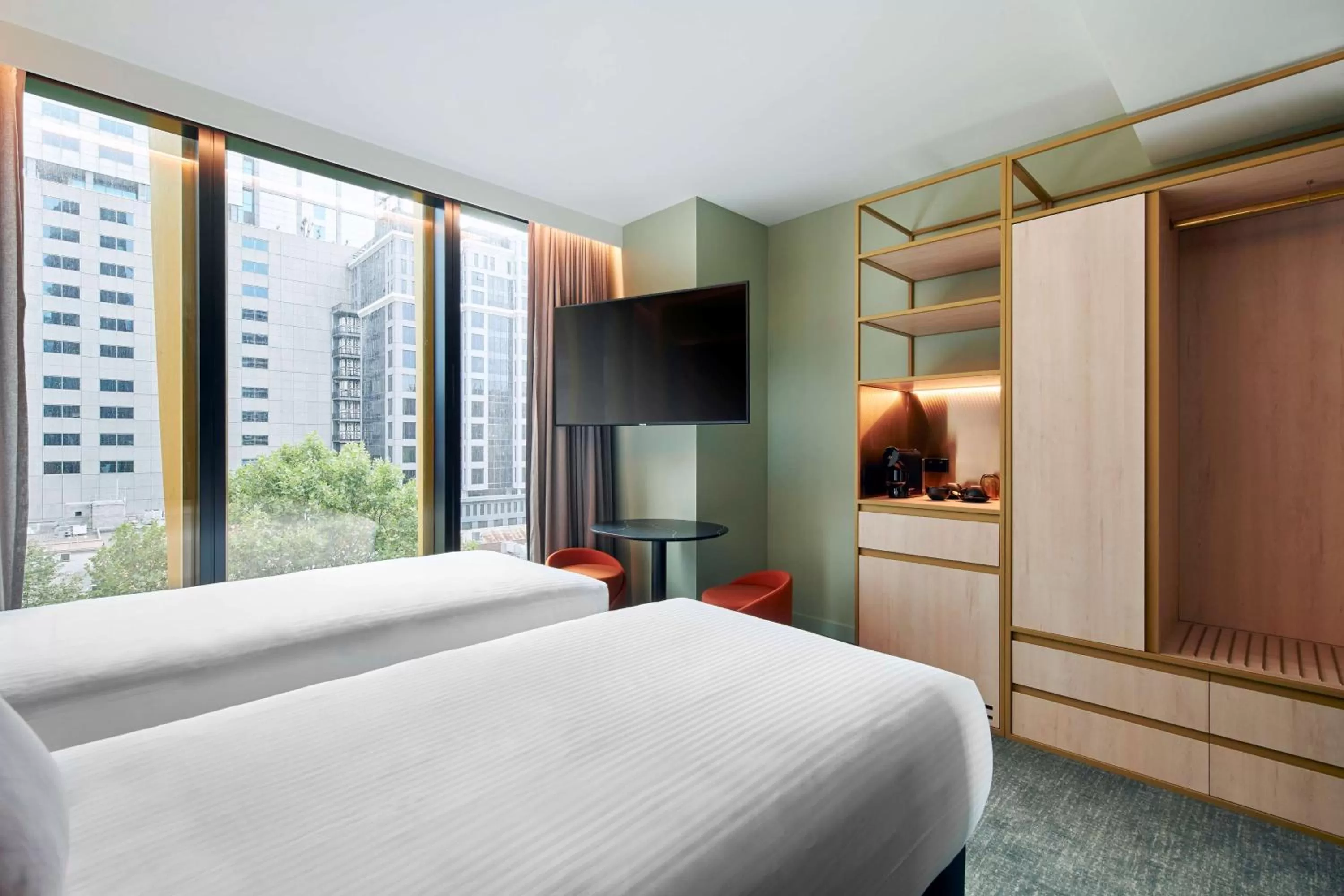 Bedroom, Bed in Quincy Hotel Melbourne