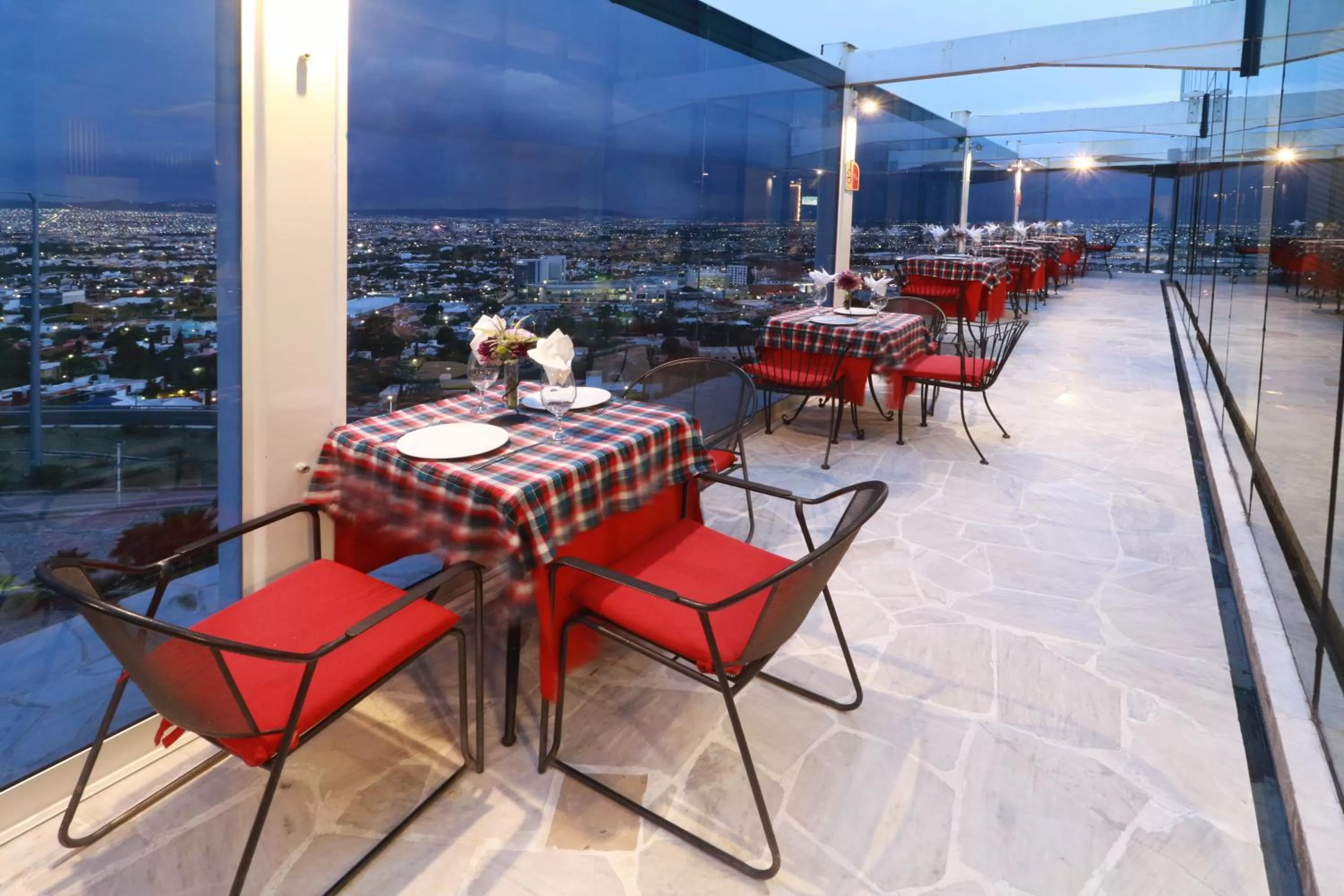 Restaurant/places to eat in Holiday Inn Queretaro Zona Diamante by IHG