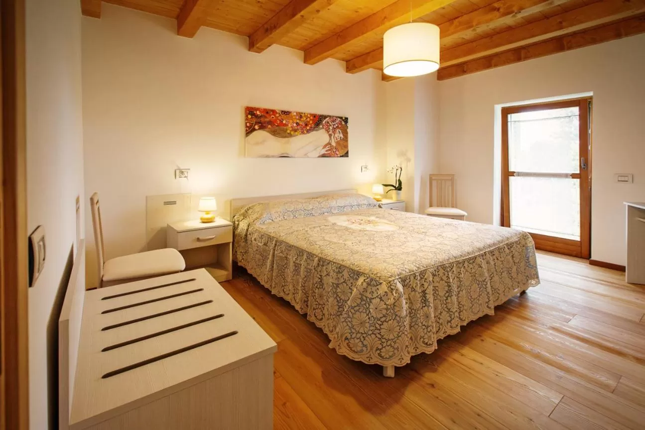 Day, Bed in Albergo Diffuso Tolmezzo