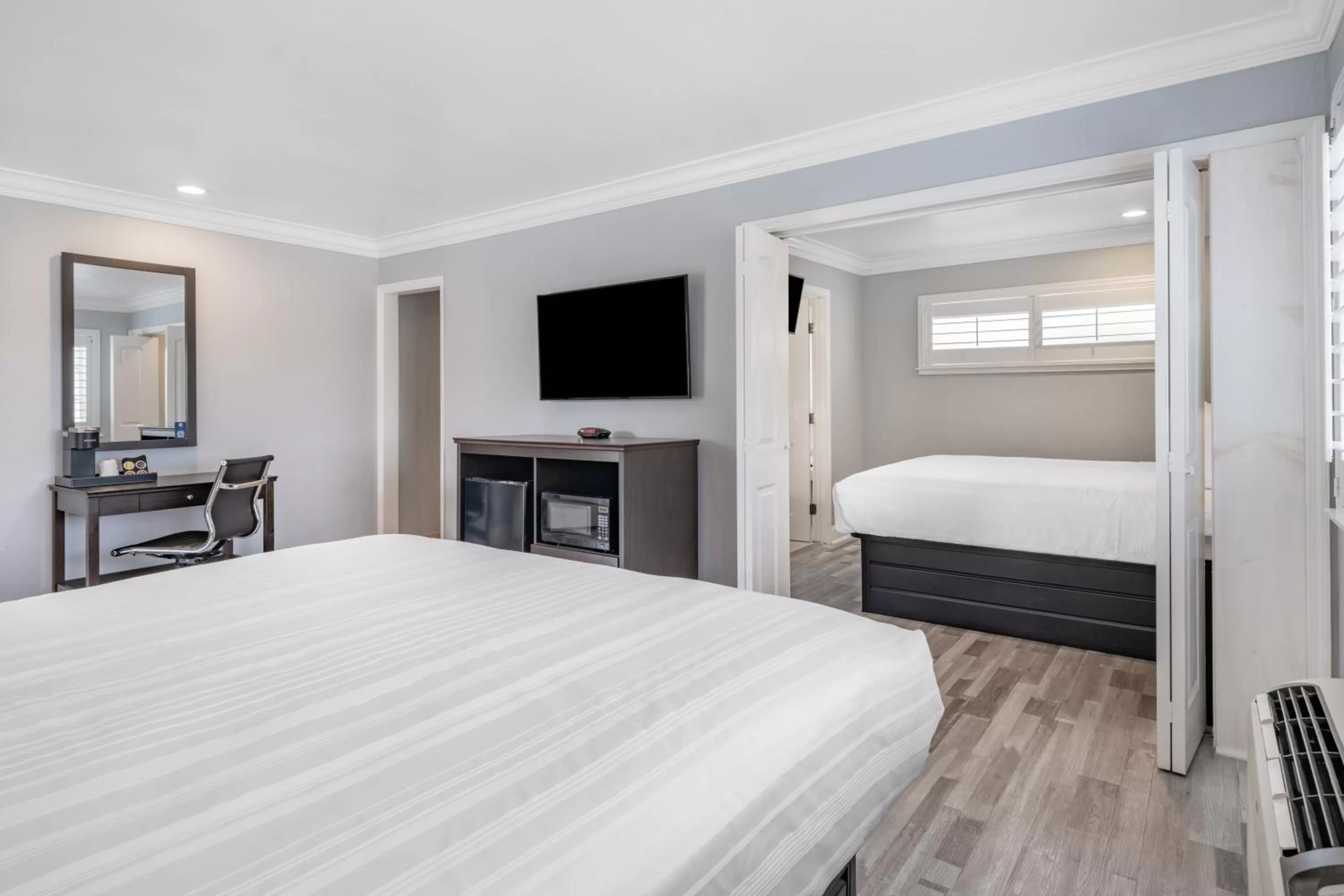 Bedroom, Bed in Aura Inn Monterey