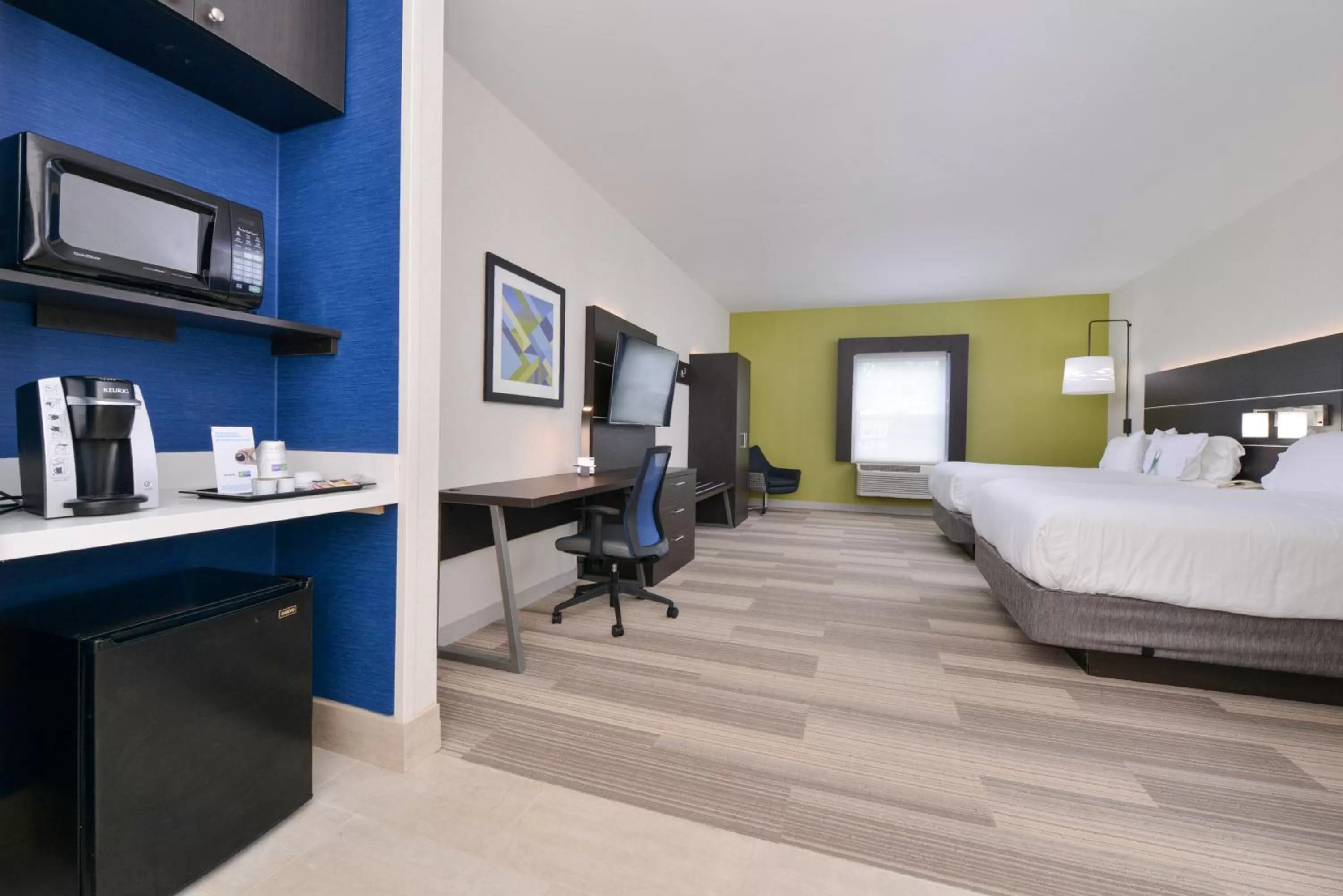 Photo of the whole room, Bed in Holiday Inn Express Mystic by IHG