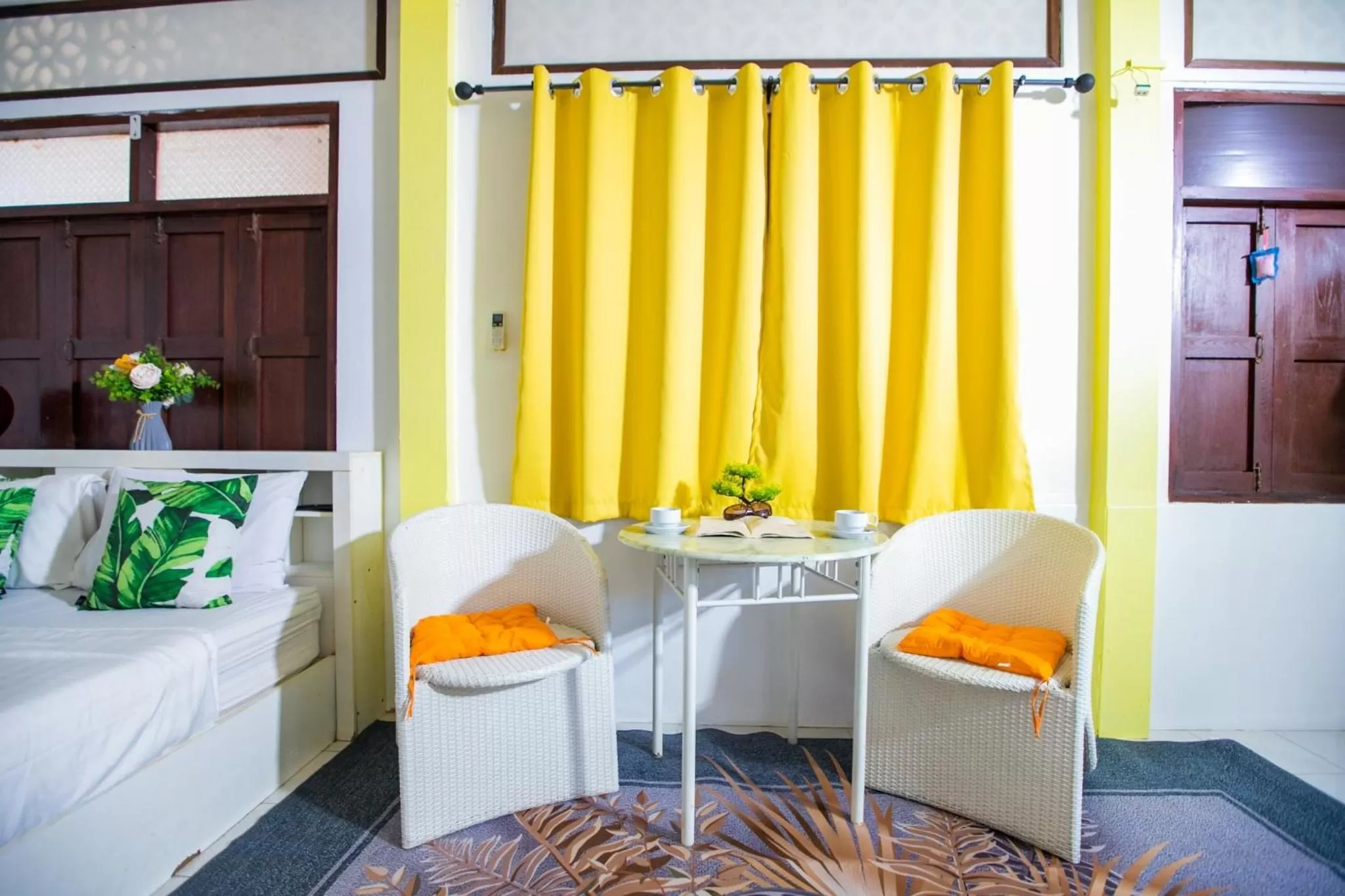 Seating area in MANDARIN LODGE by victor