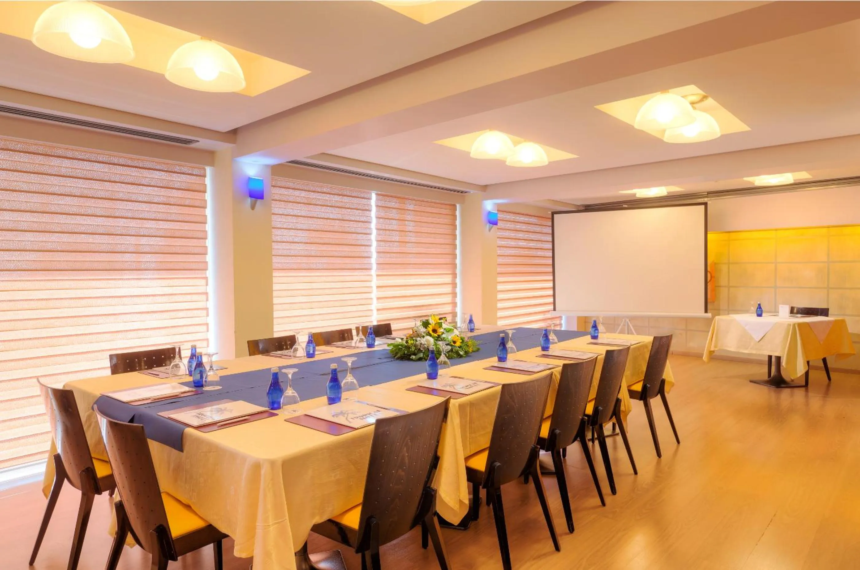 Business facilities in Tropical Hotel
