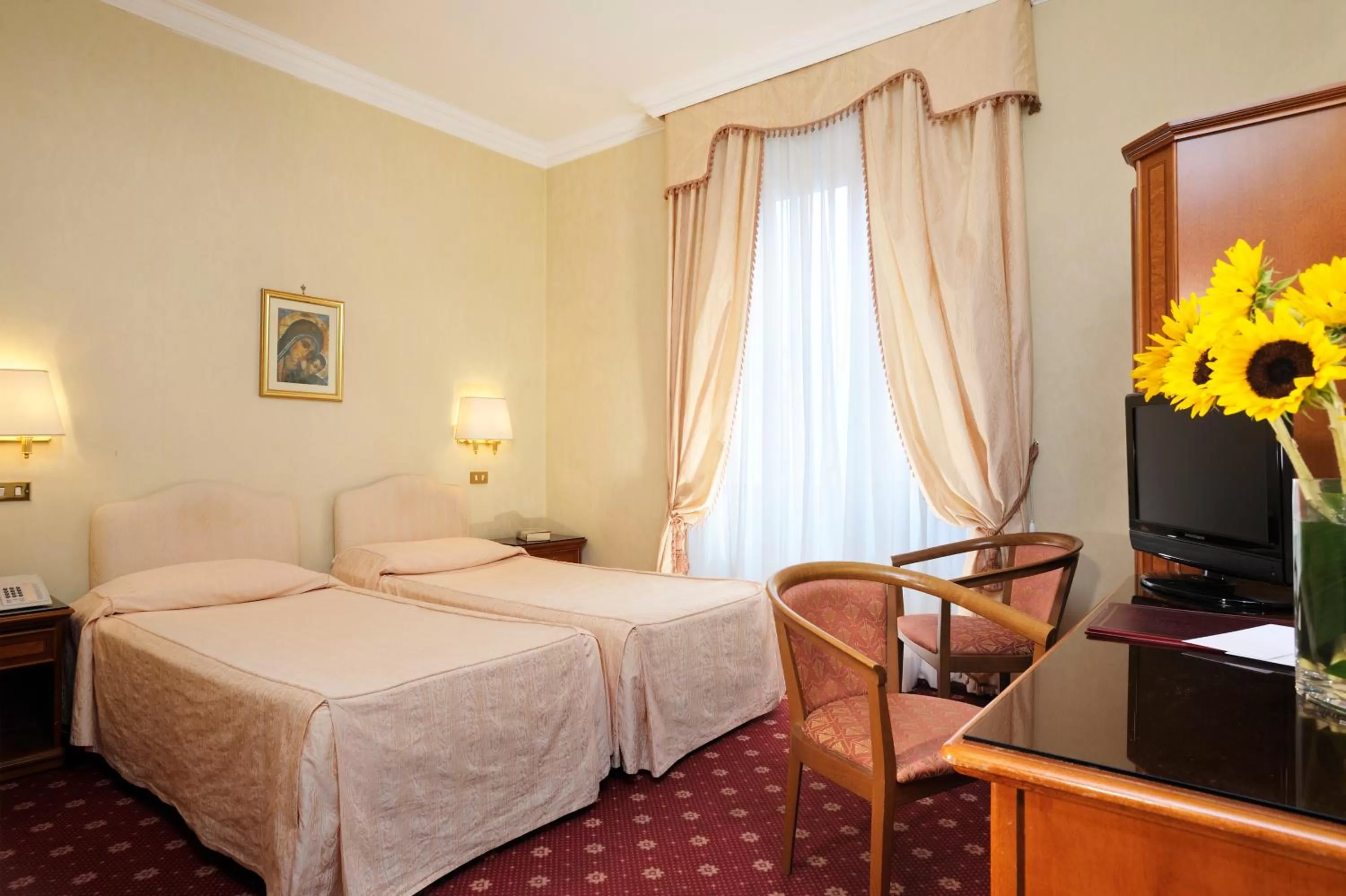Photo of the whole room, Bed in Hotel Torino