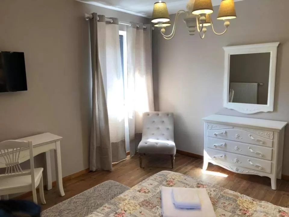 Photo of the whole room, Bed in Les Villas du Domaine de Suzel