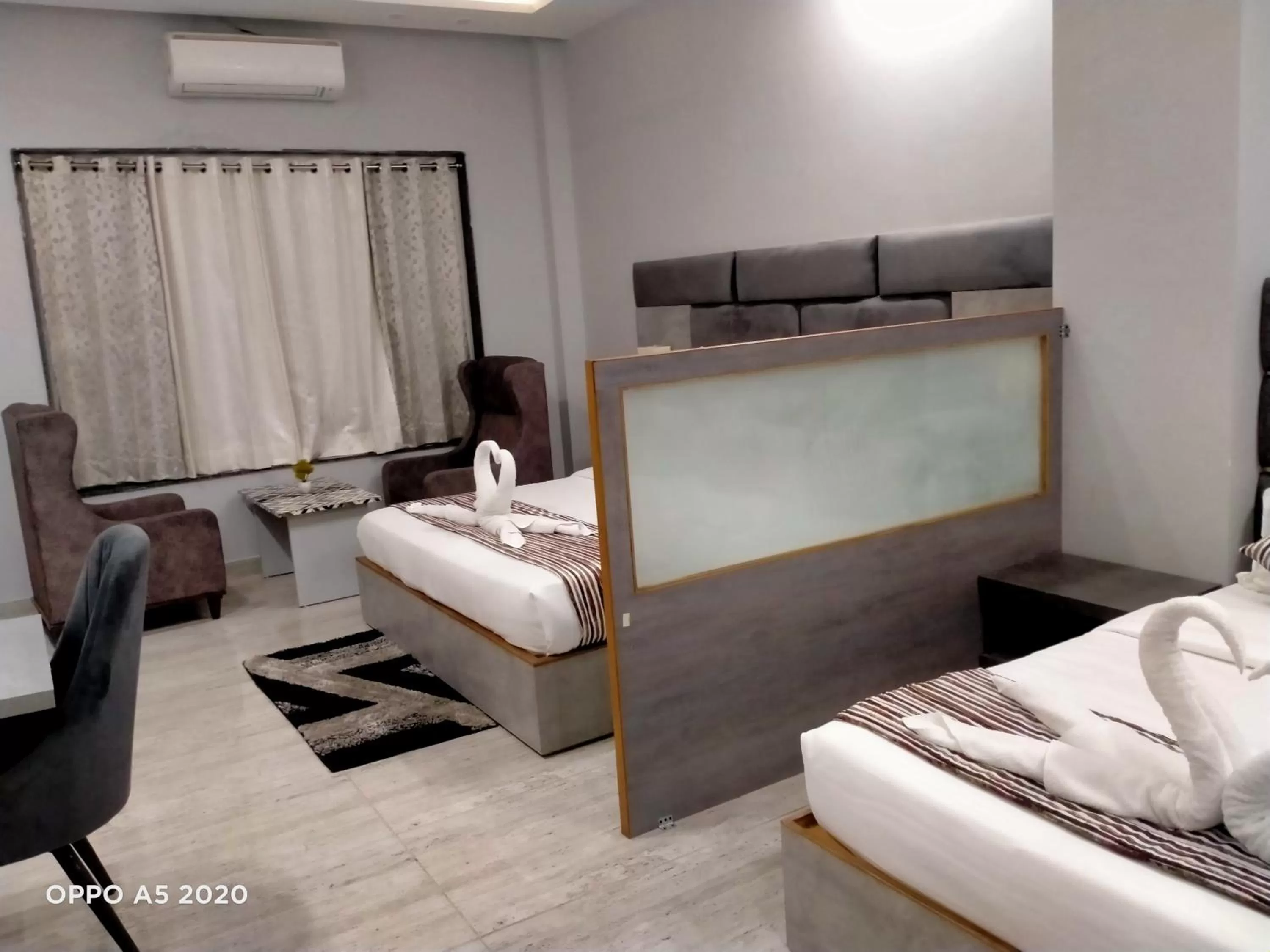 Living room, Bed in Hotel Vasdaa Grand