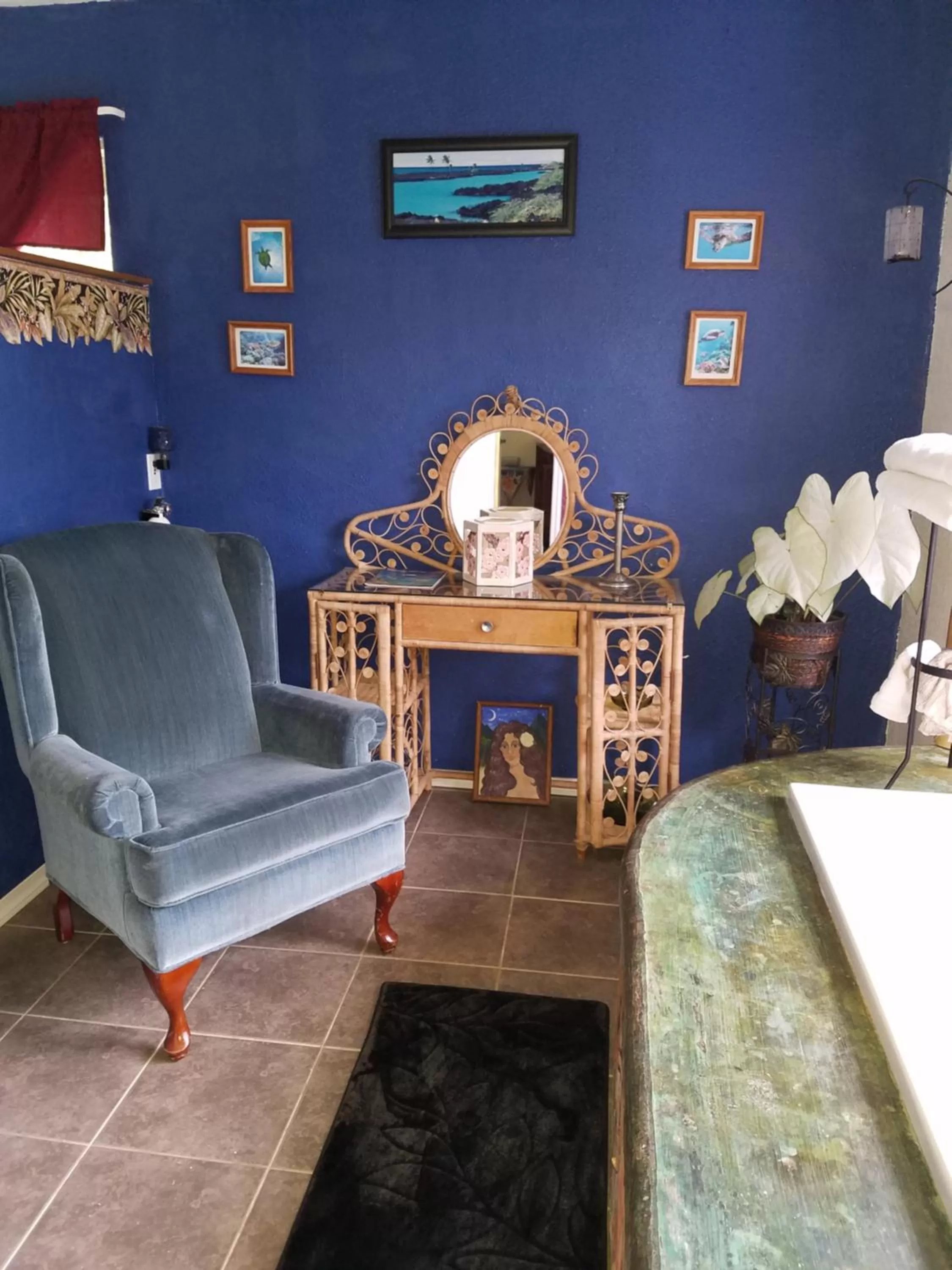 Hot Tub in Aloha Crater Lodge