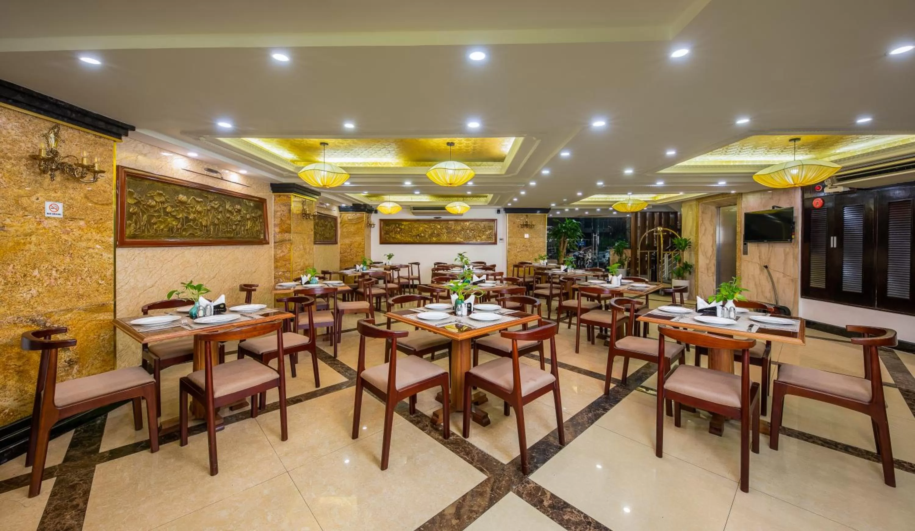 Restaurant/places to eat in Babylon Grand Hotel & Spa