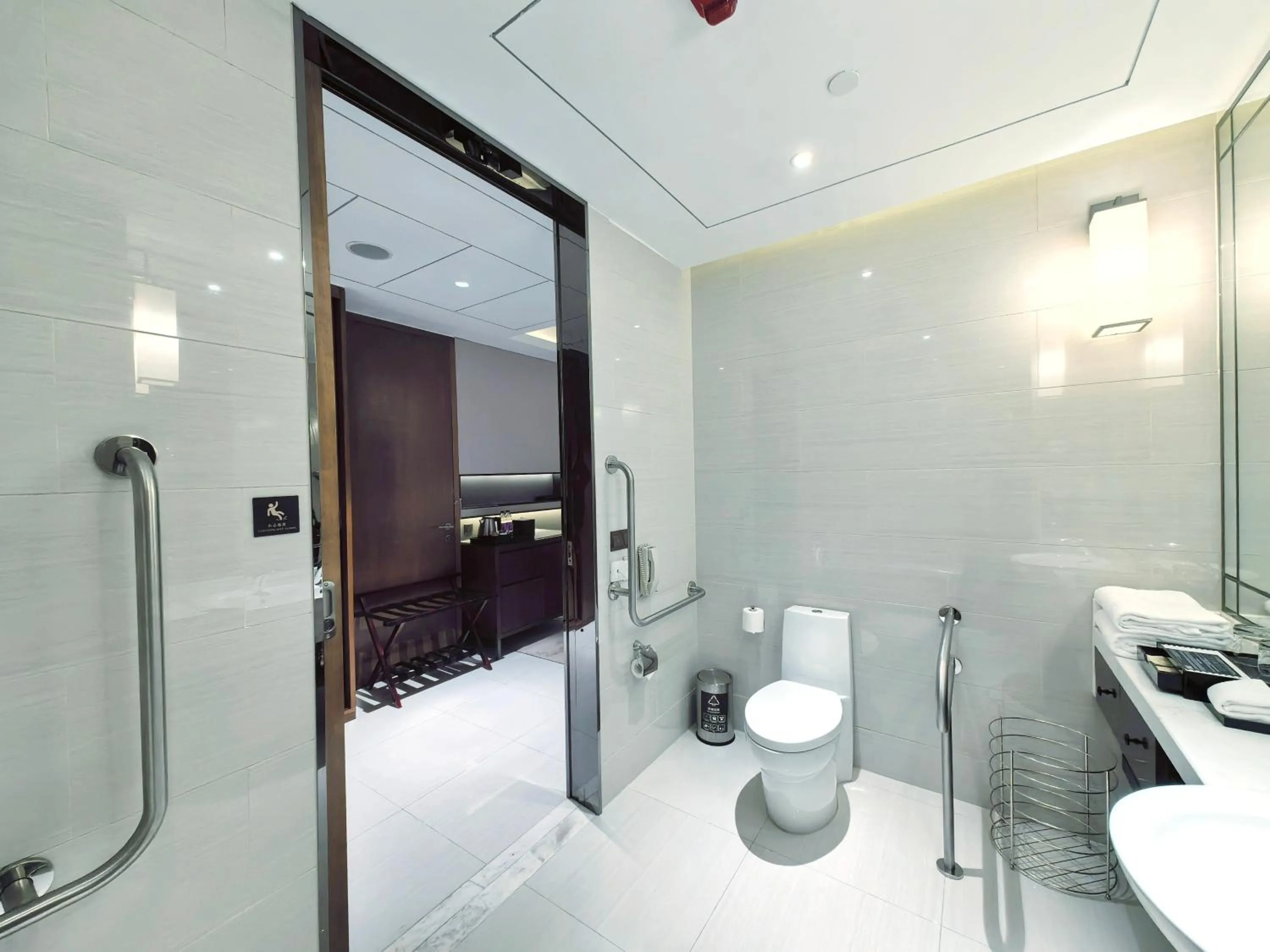 Bathroom in DoubleTree By Hilton Ningbo Beilun
