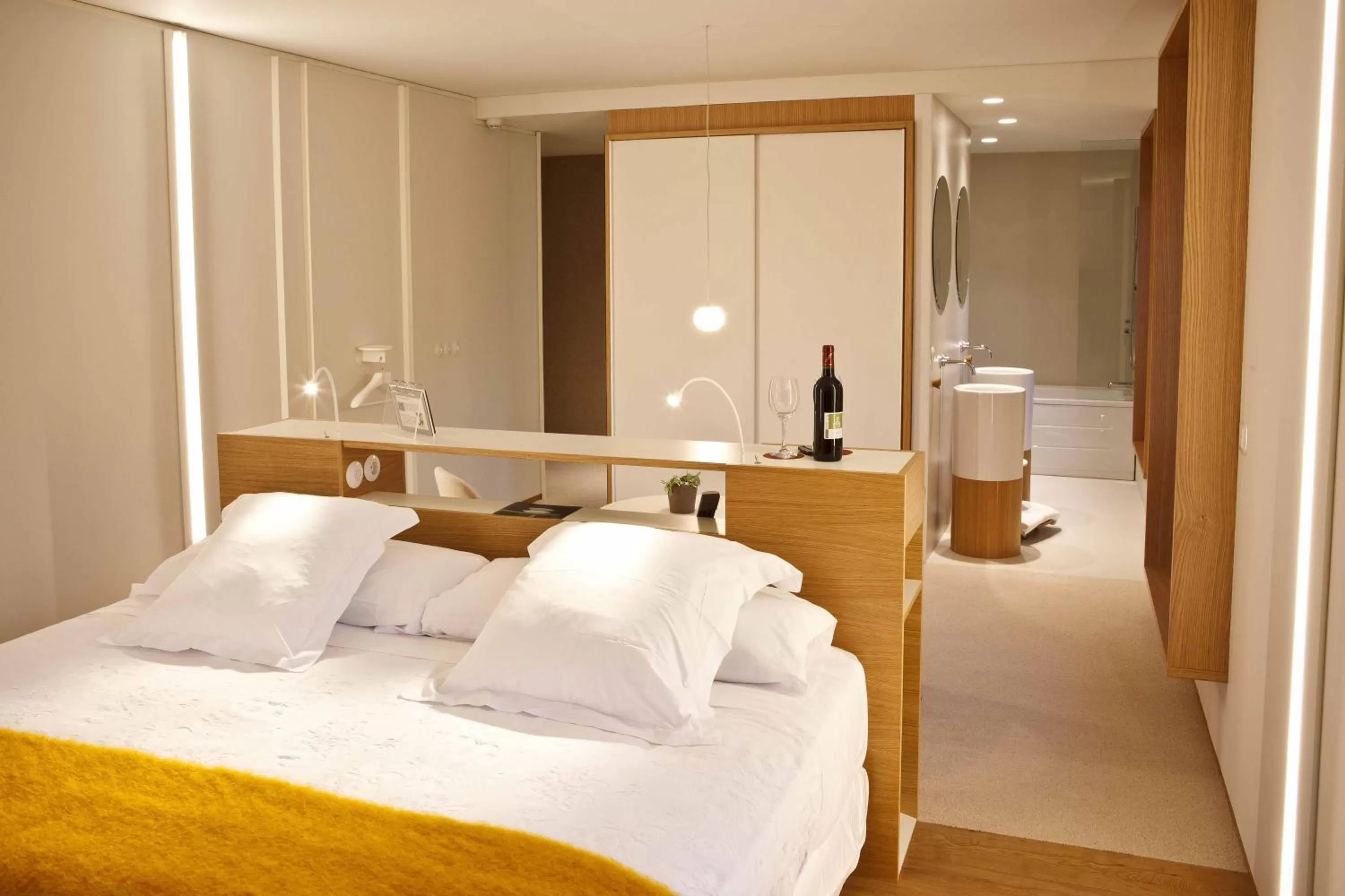 Photo of the whole room, Bed in Hotel Echaurren Relais & Châteaux