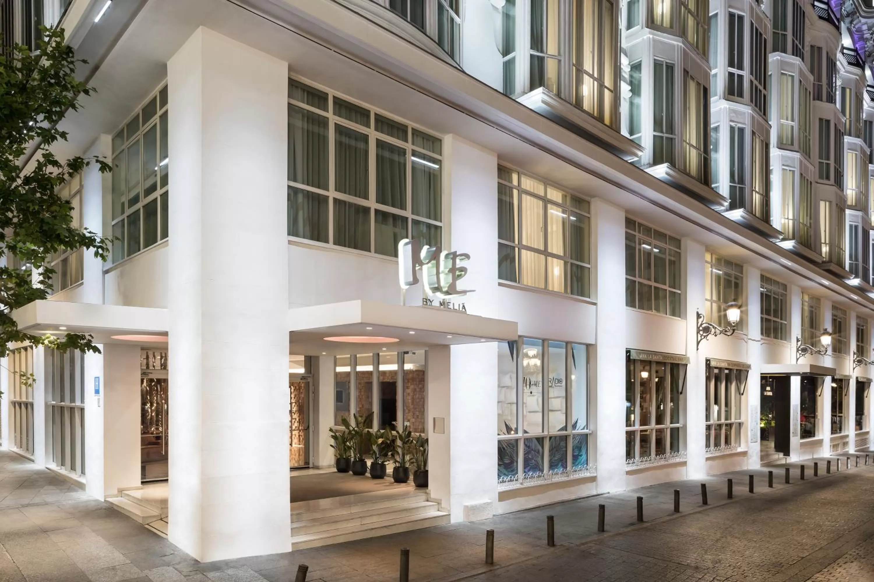 Facade/entrance in ME Madrid Reina Victoria by Meliá