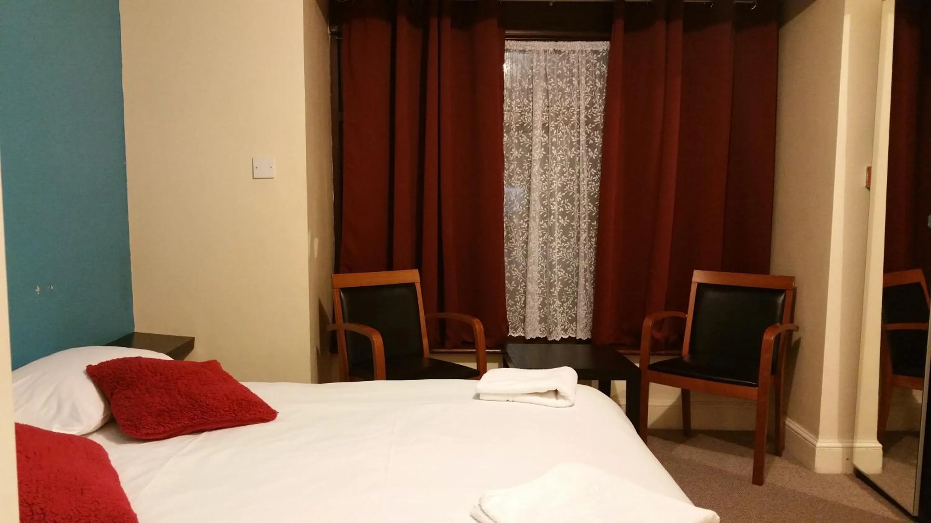 Bed in Best Inn Hotel