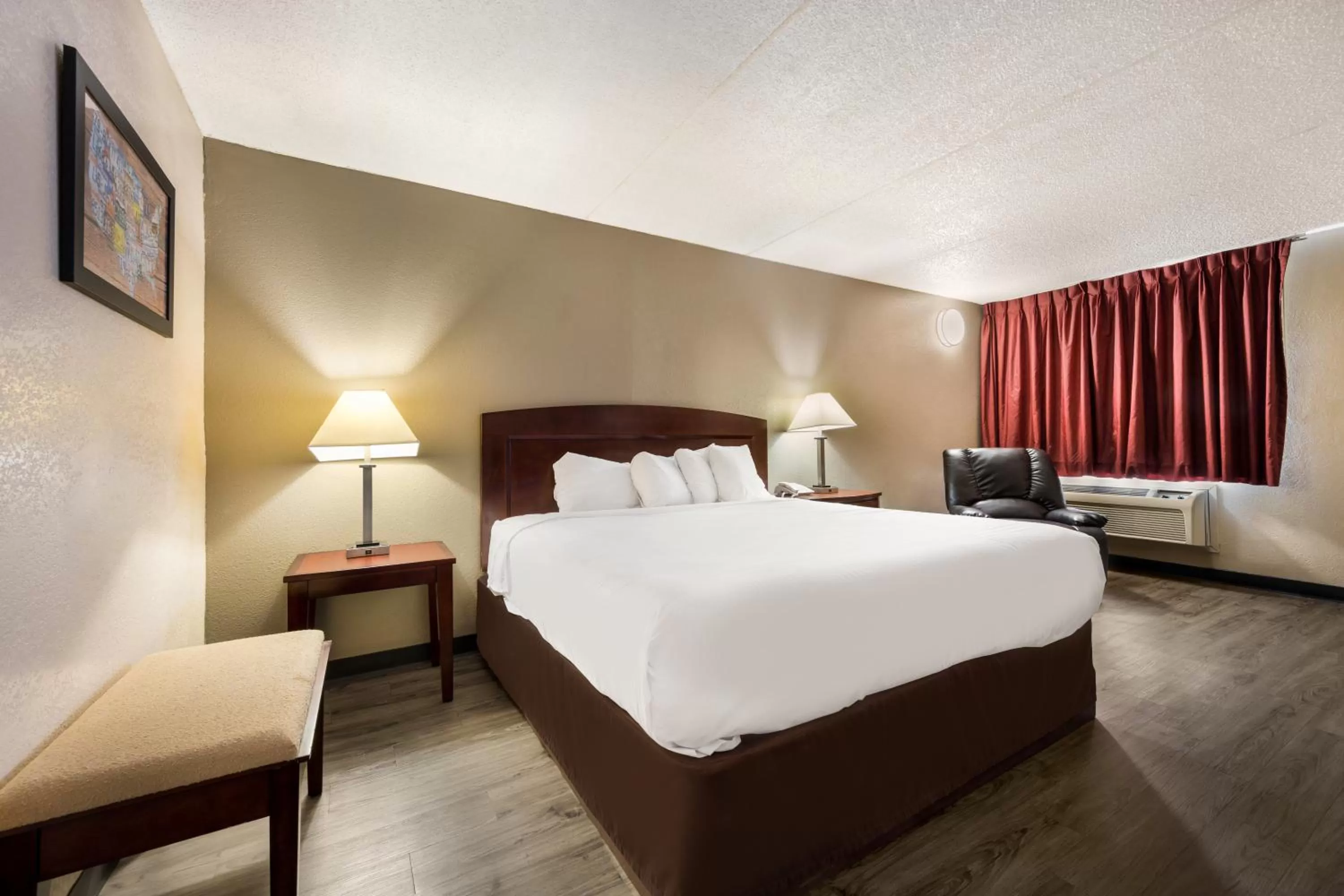 Bed in Knights Inn College Station