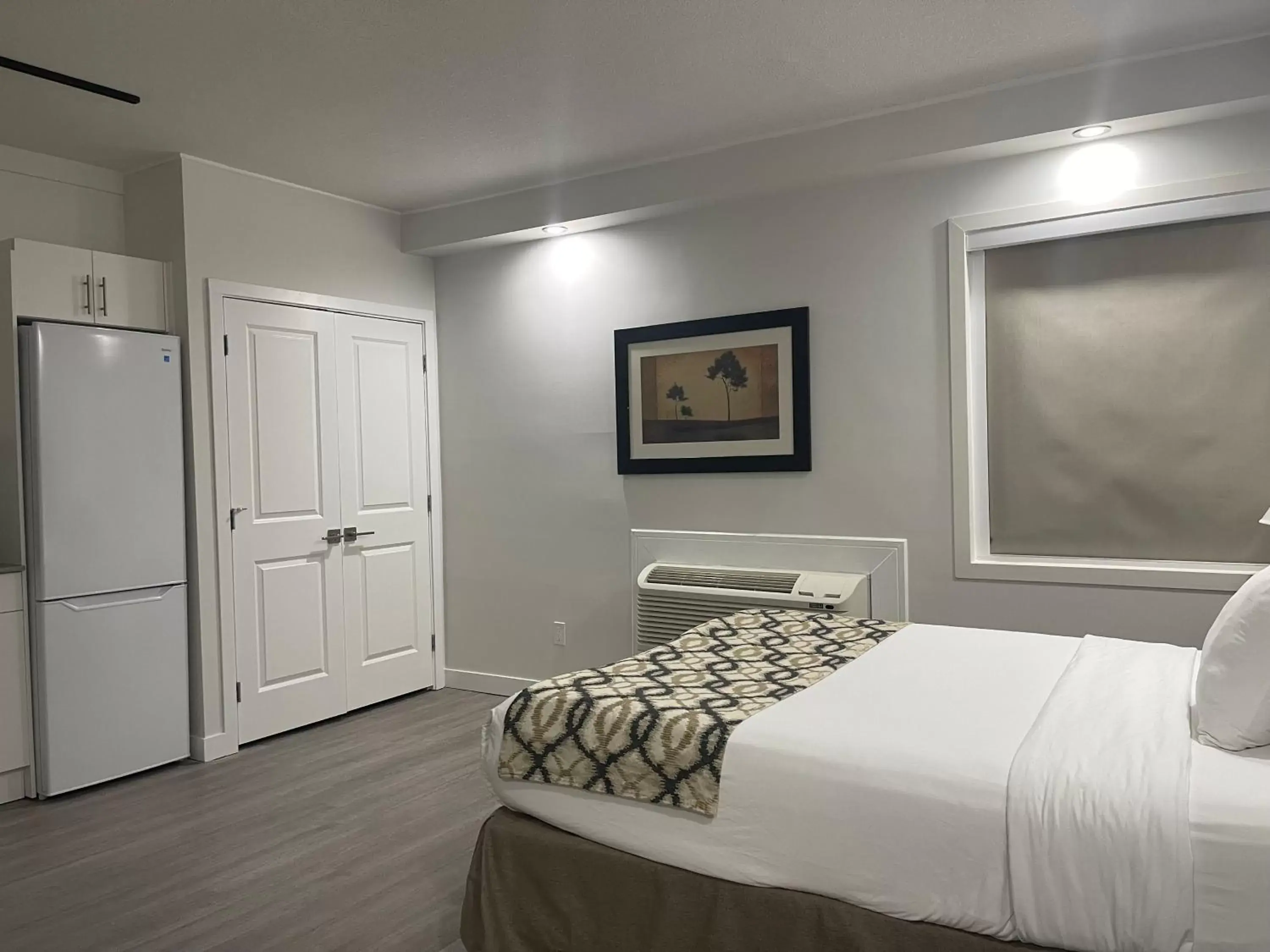 Deluxe Suite, 1 King Bed - Non-Smoking/Not Pet-Friendly in Radisson Hotel & Conference Centre Edmonton Deluxe Suite, 1 King Bed - Non-Smoking/Not Pet-Friendly in Radisson Hotel & Conference Centre Edmonton