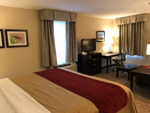 Bed in Inn at Clinton