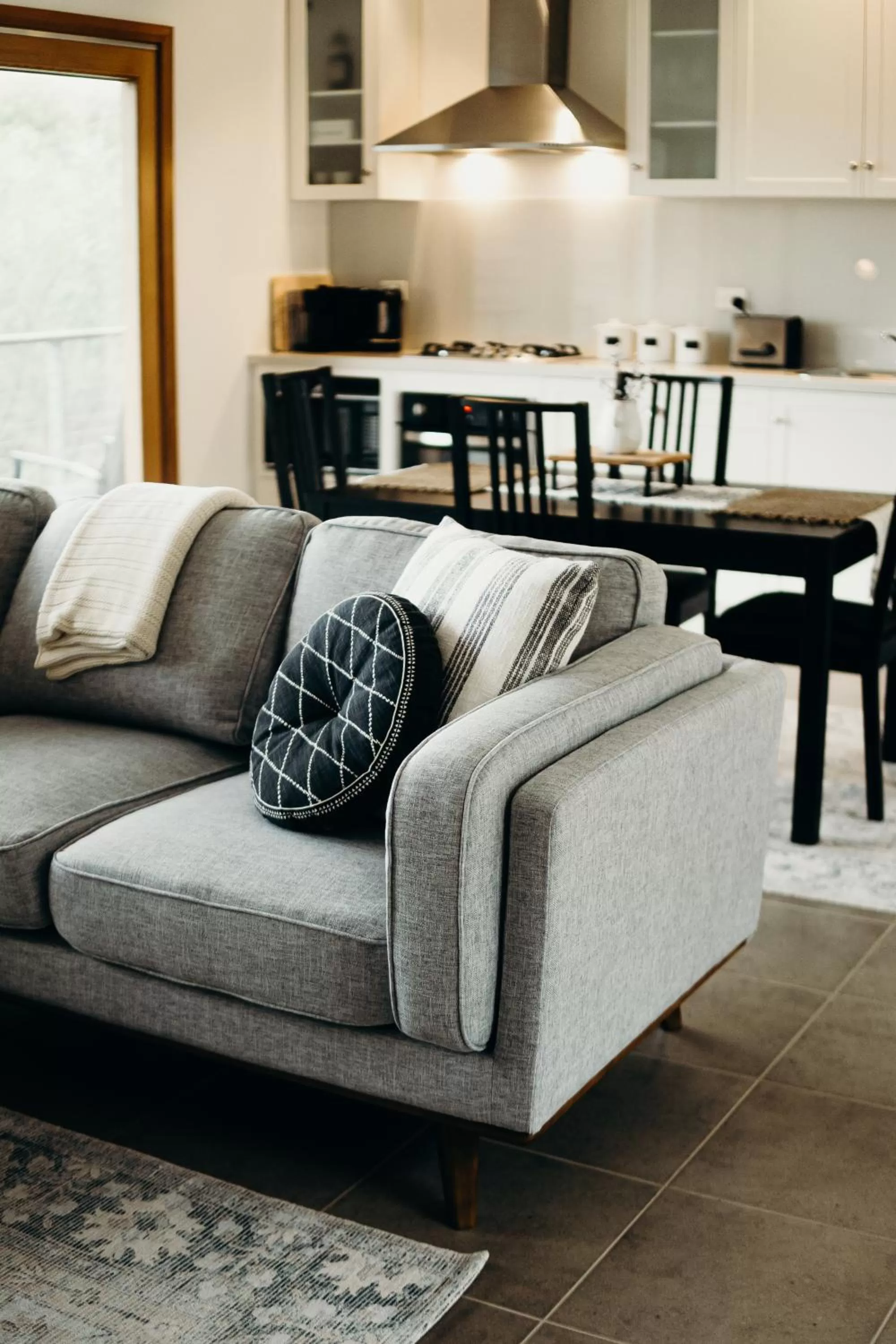Kitchen or kitchenette, Seating Area in Seascape Retreat