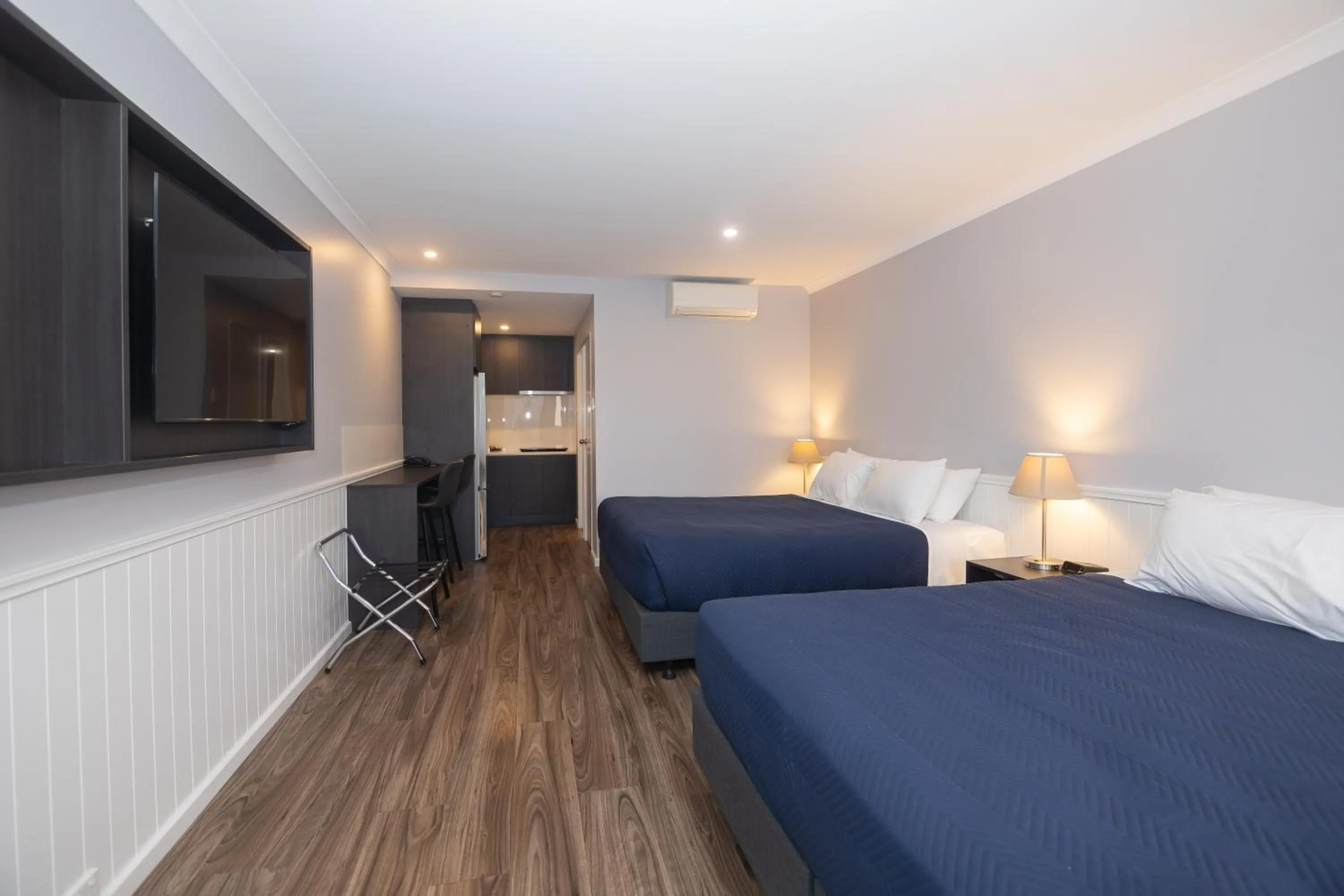 Bedroom, Bed in Dog Rock Motel