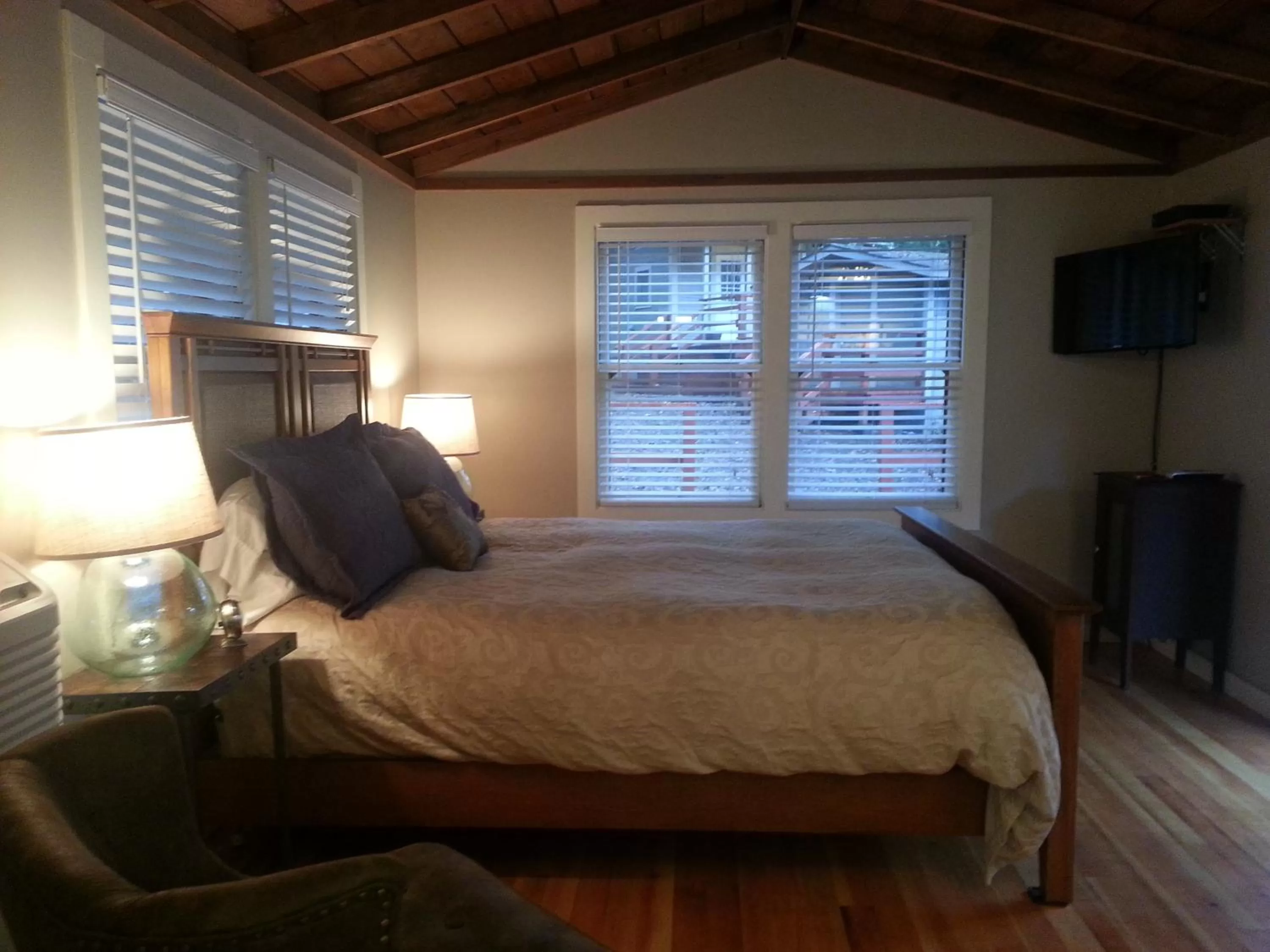 Bed in China Creek Cottages