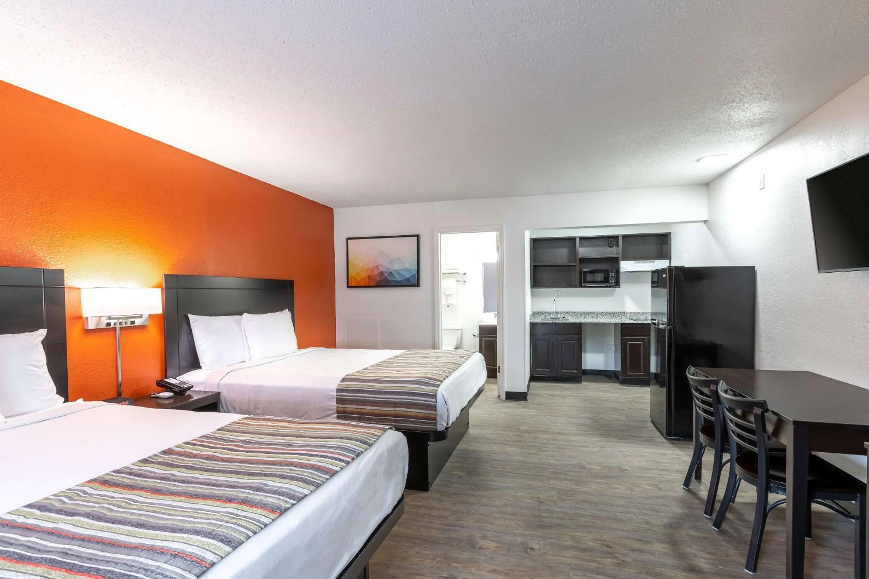 Bedroom, Bed in Suburban Studios Spartanburg - I-26