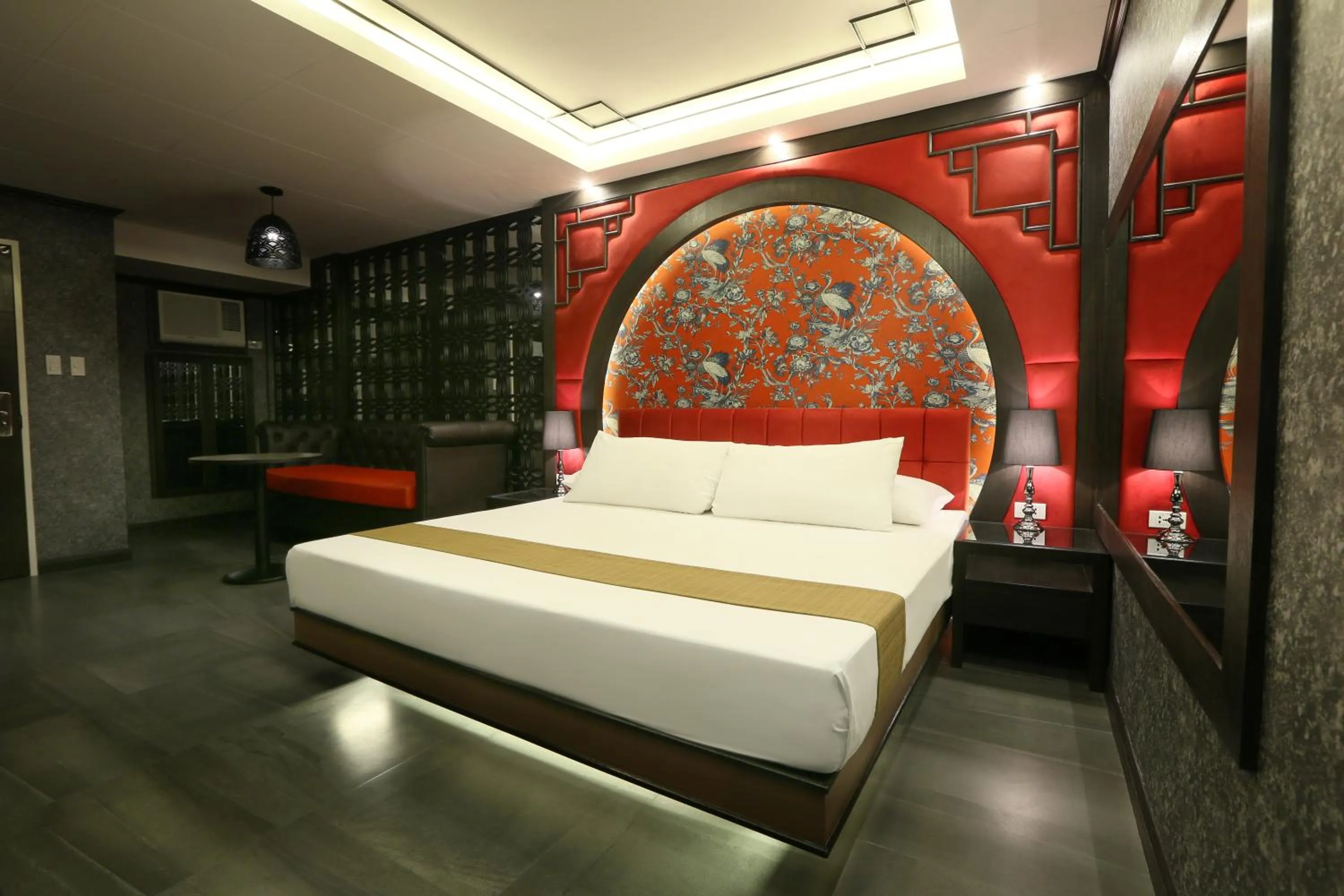 Bedroom, Bed in Victoria Court Cuneta Motorist Lodge