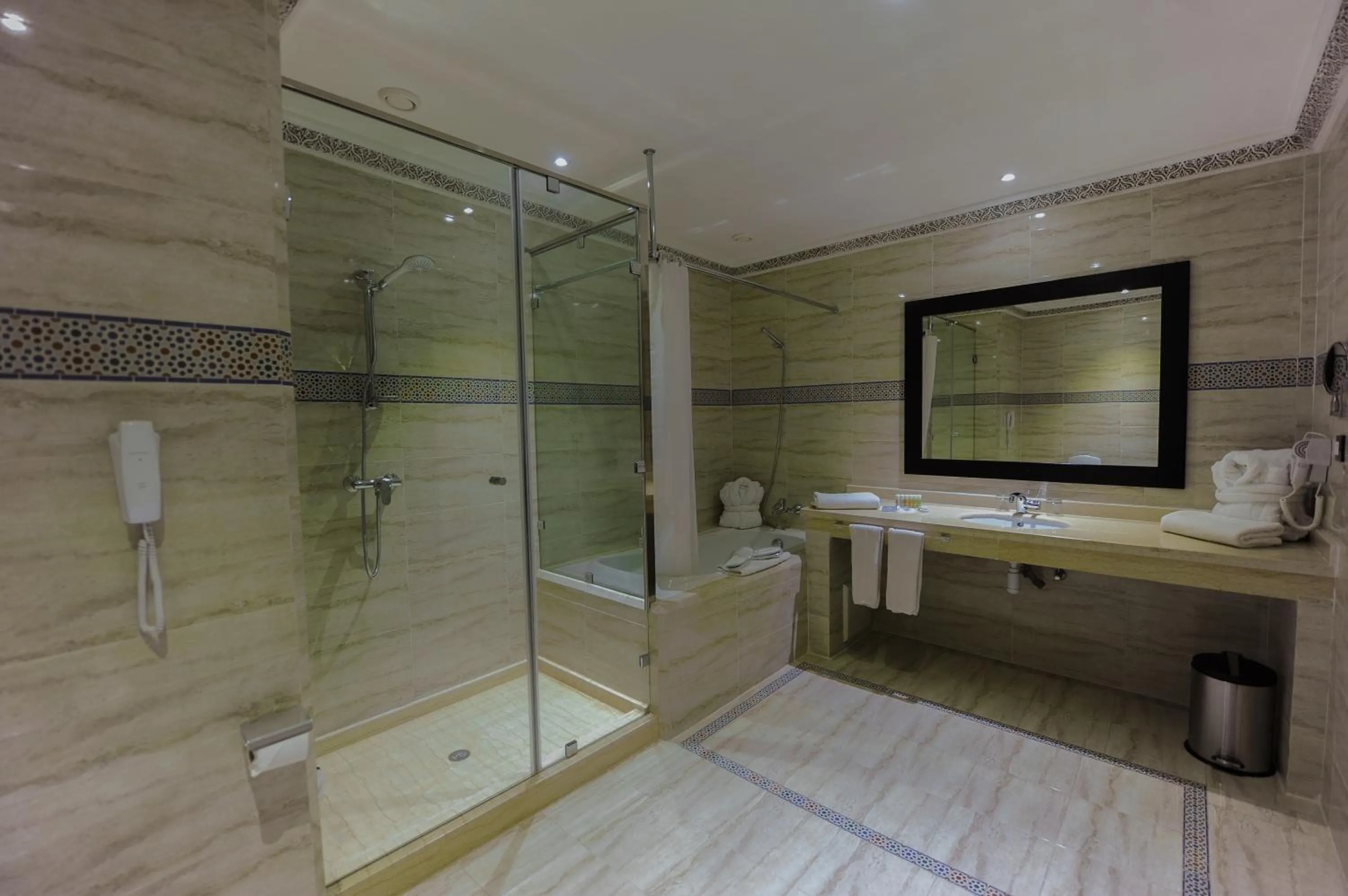 Bathroom in Ennakhil Marrakech Hotel & SPA