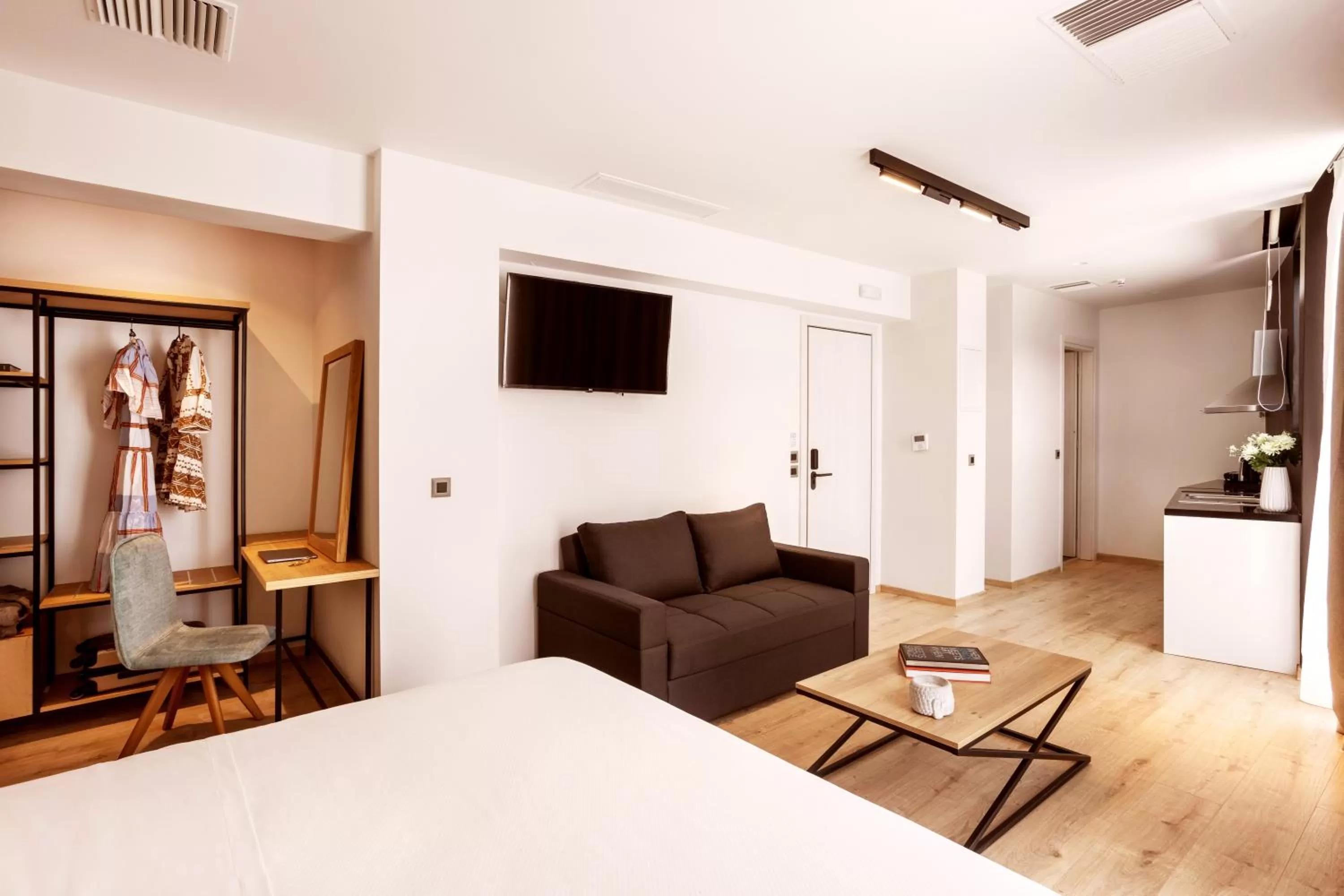 TV and multimedia, Bed in DAYS City Suites Athens