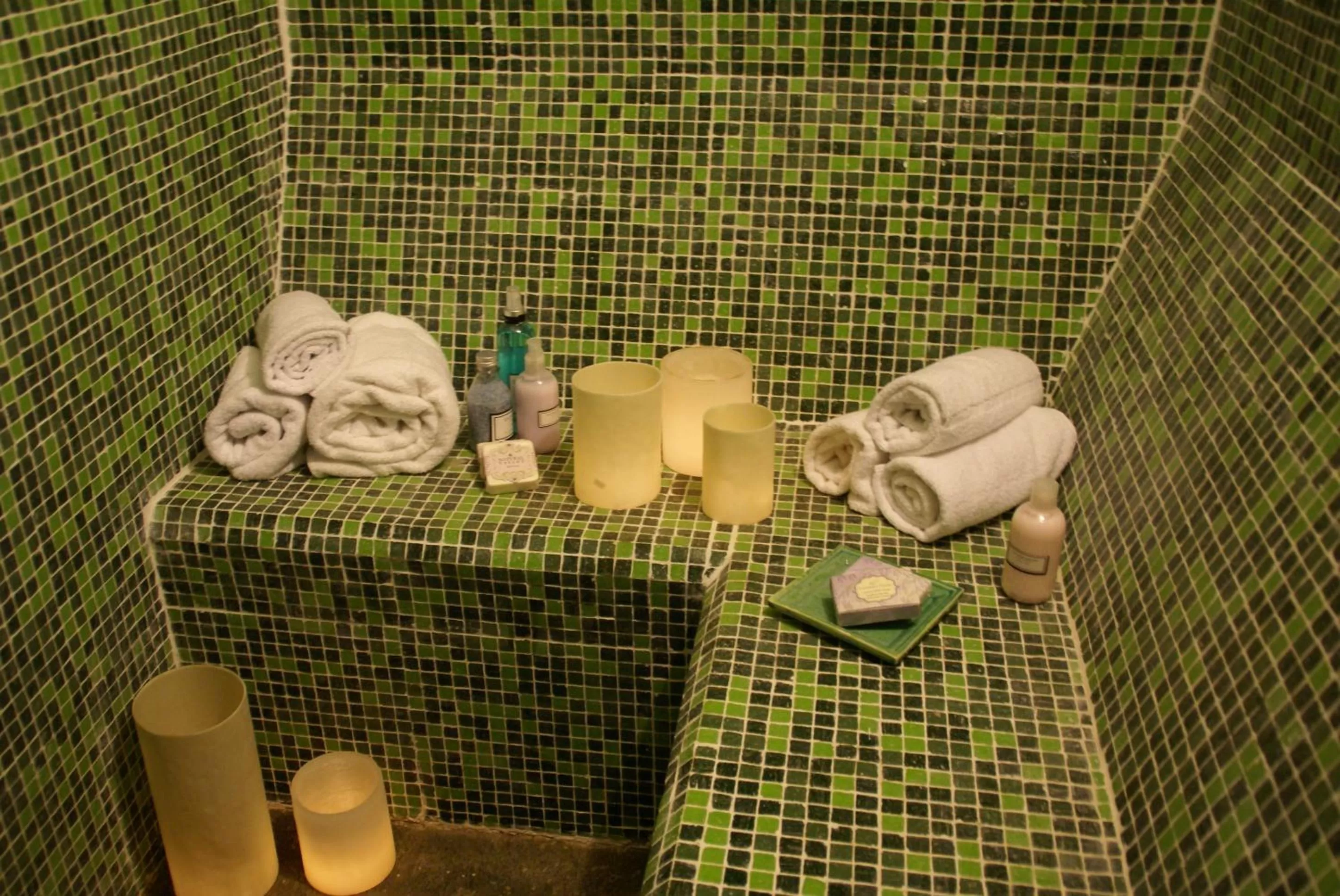 Toilet, Coffee/Tea Facilities in El Oasis Apart Hotel