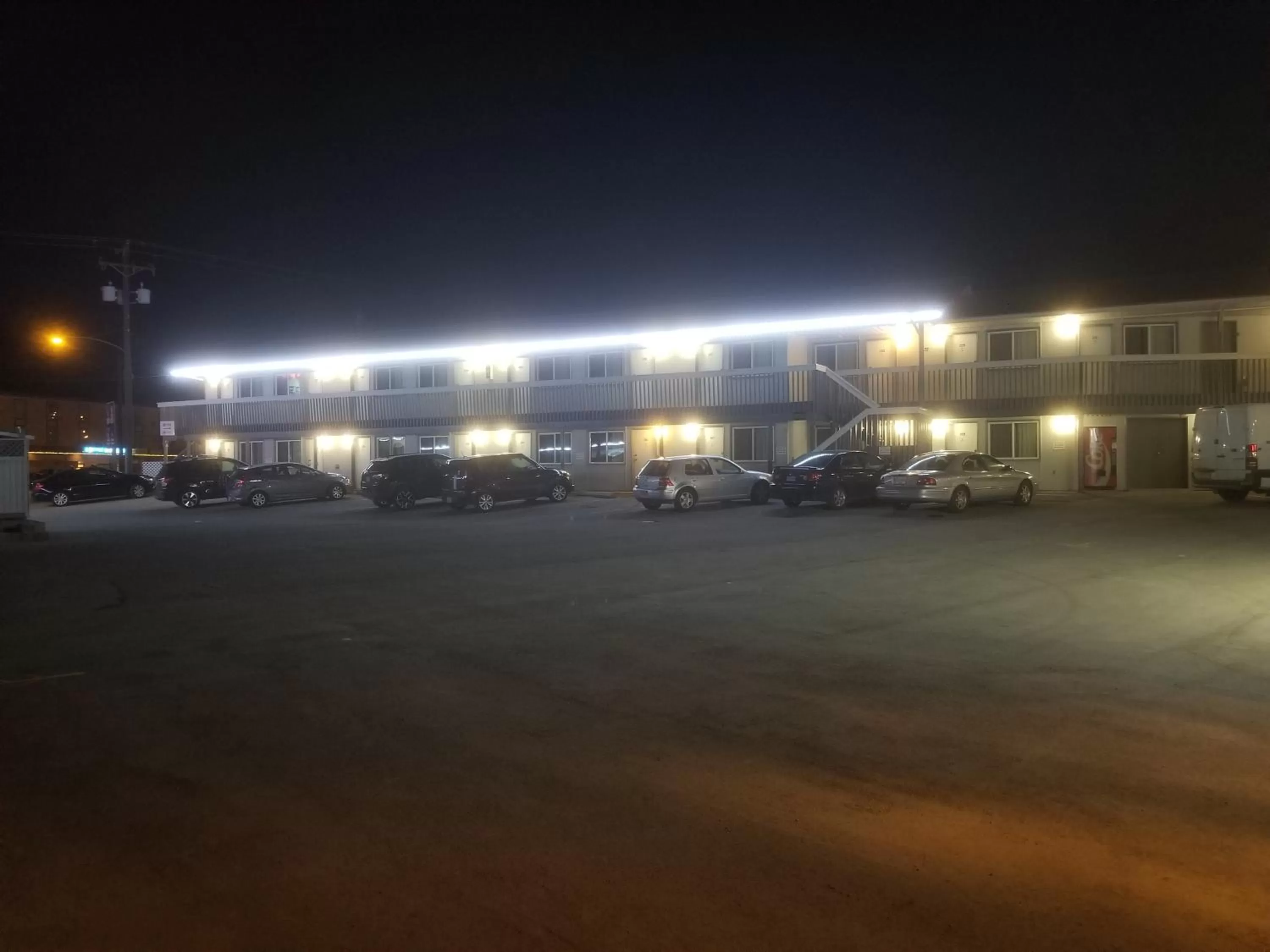 Property building in Canada's Best Value Desert Inn & Suites