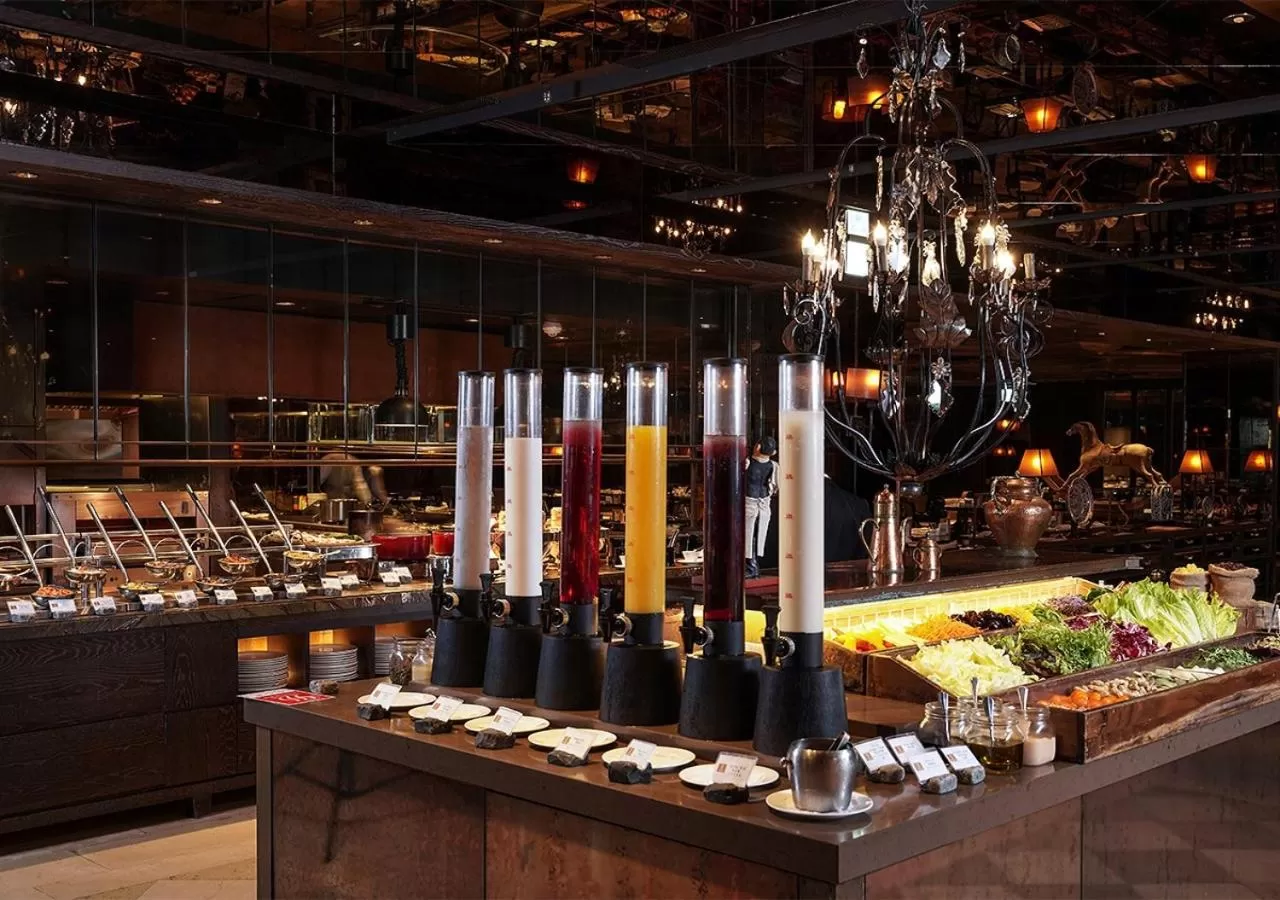 Restaurant/places to eat in Palais de Chine Hotel