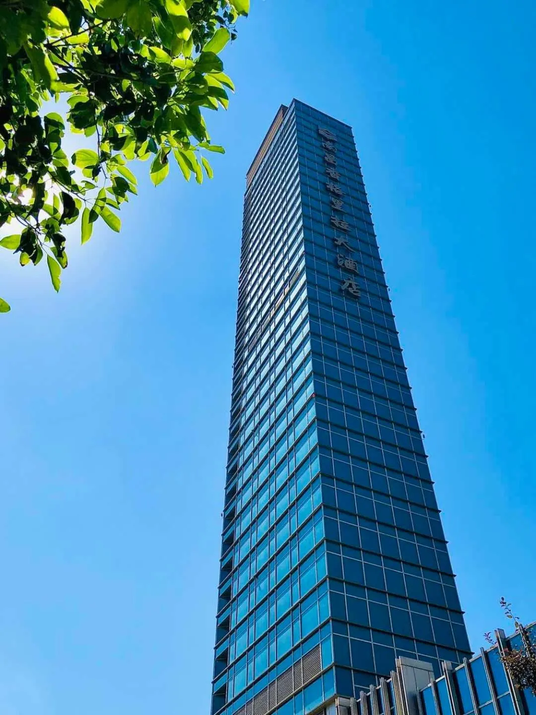 Property building in Shangri-La Nanchang丨All room offer river views Just one stop from the Pavilion of Prince Teng