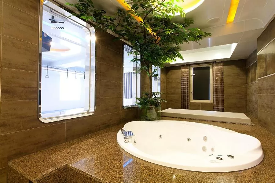 Bathroom in Discovery Motel - Yanping