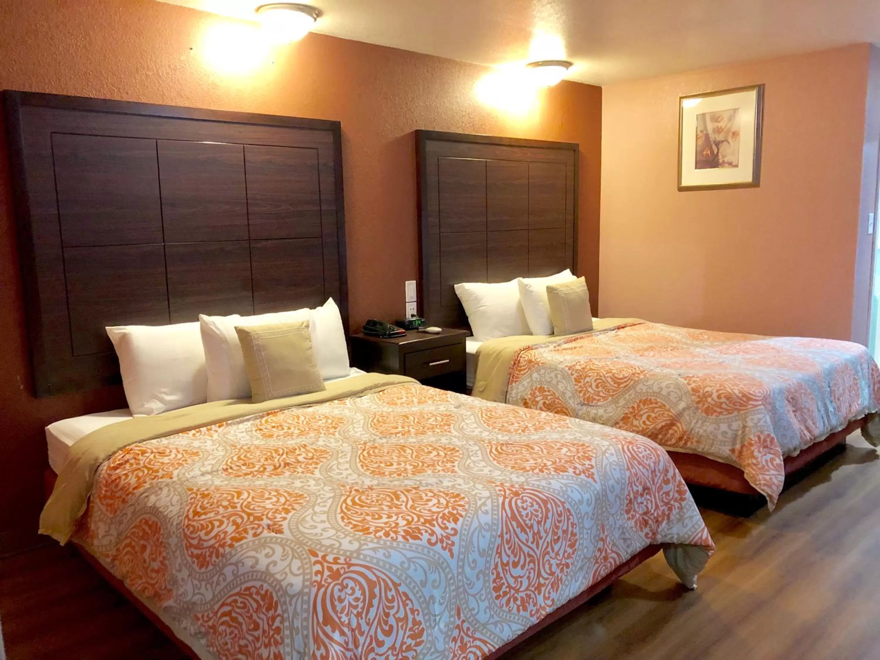 Bed in Annie Oakley Motel Oakley