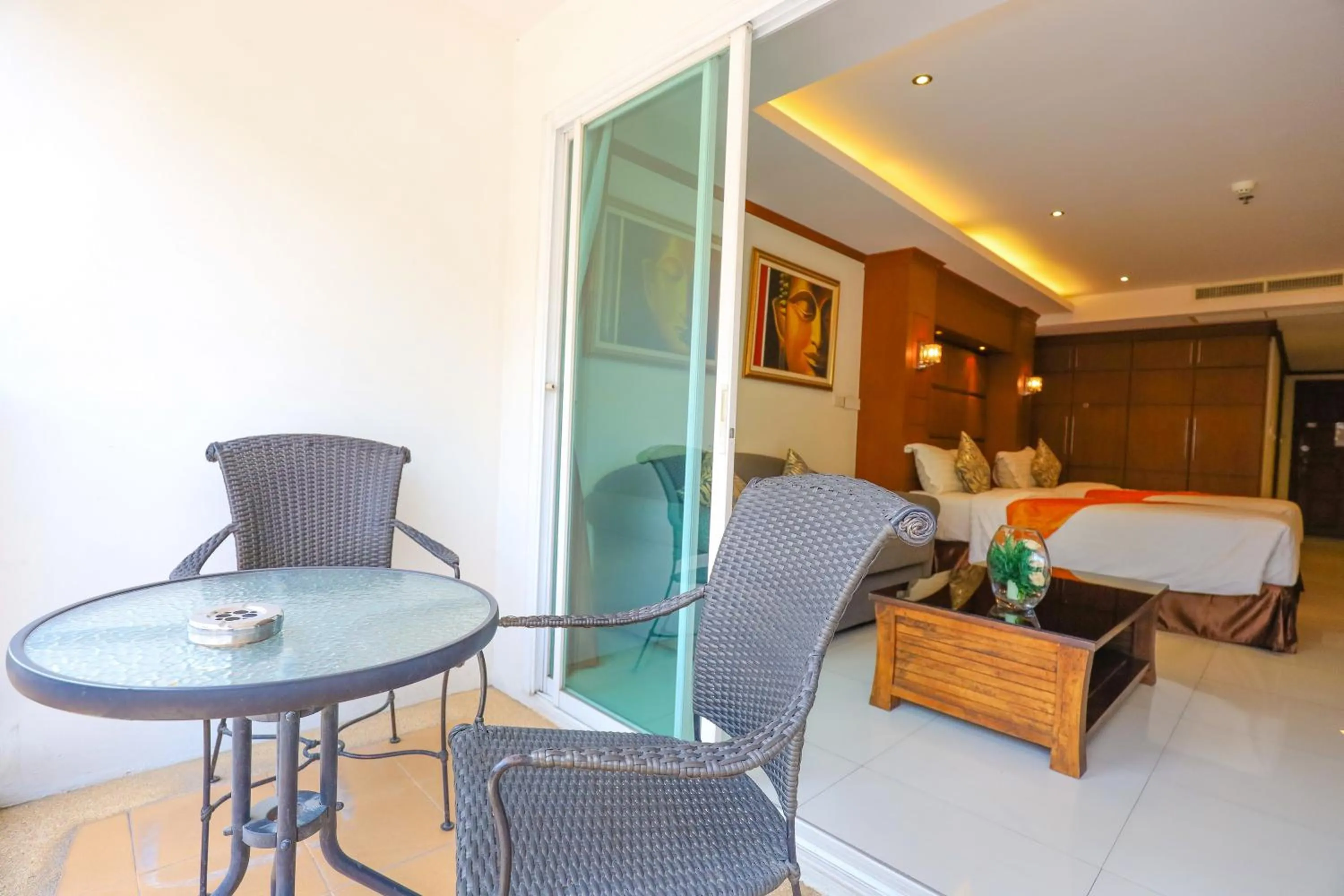 Patio in Tara Court Hotel