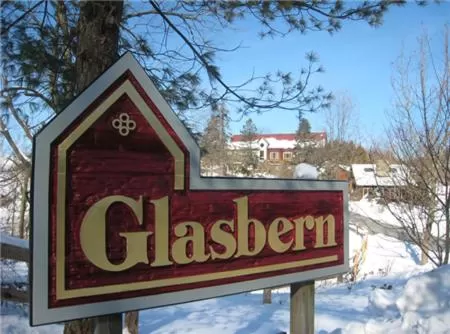 Property logo or sign in Glasbern