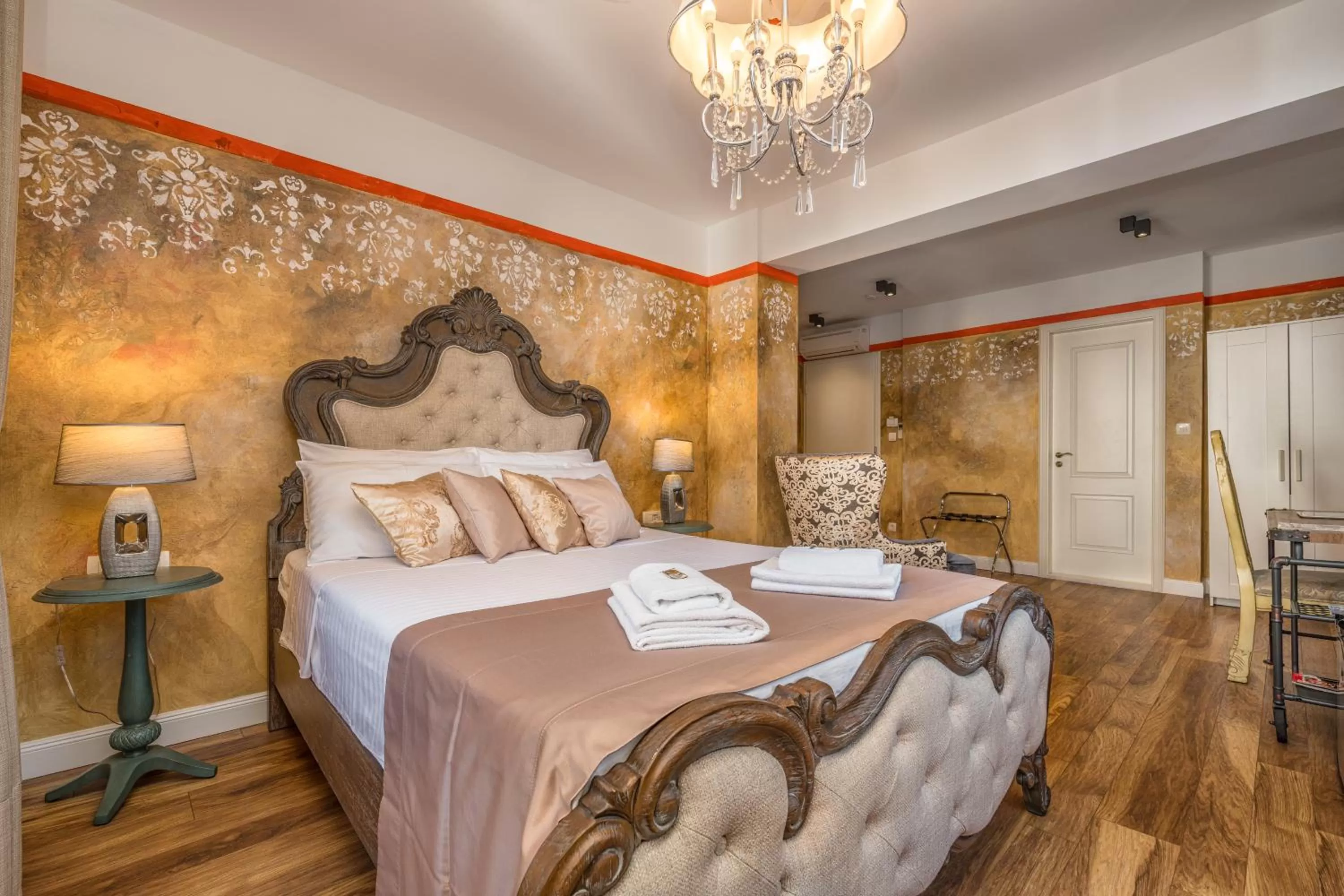 Bed in Plaza Marchi Old Town - MAG Quaint & Elegant Boutique Hotels