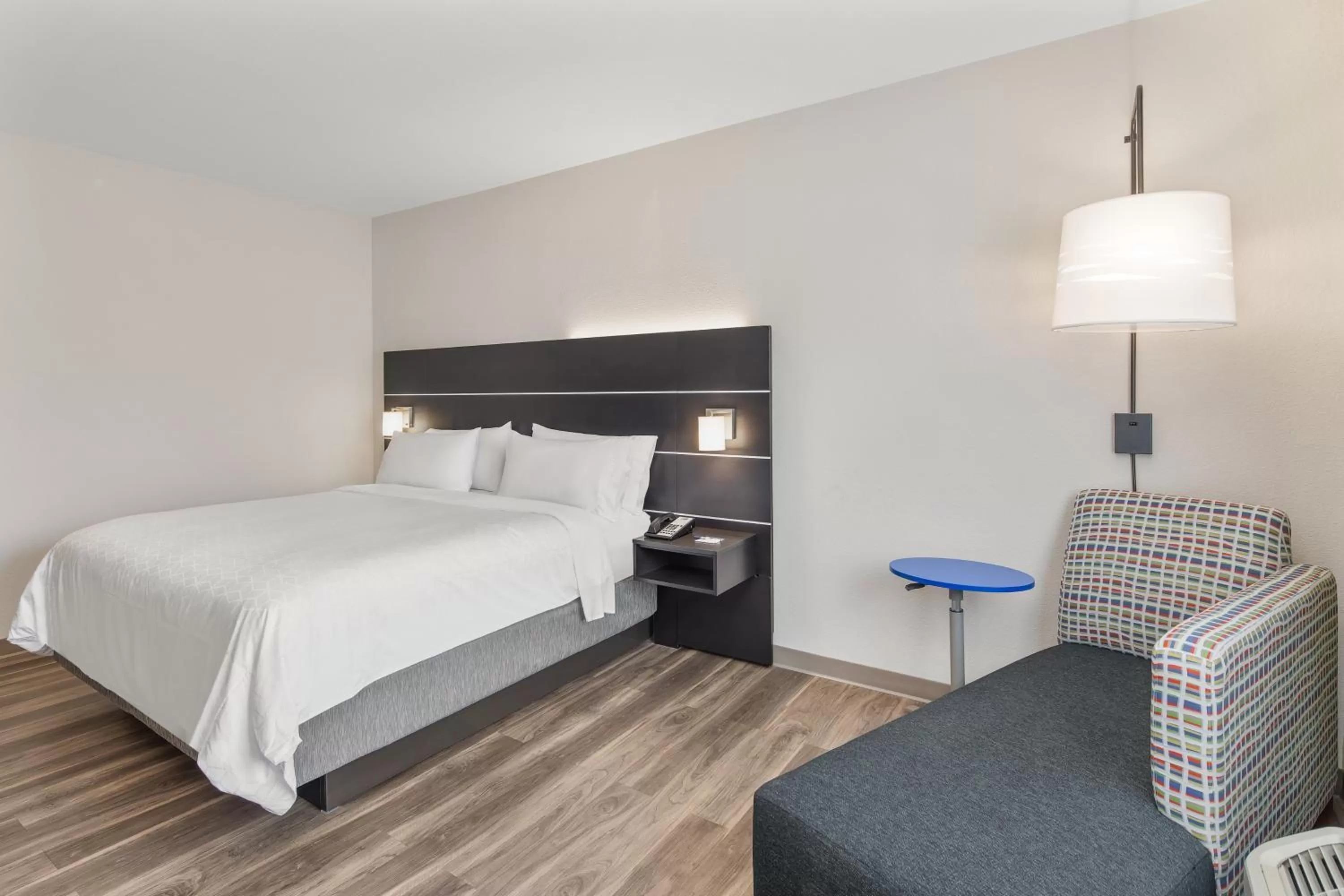 Photo of the whole room, Bed in Holiday Inn Express & Suites - Hardeeville-Hilton Head by IHG