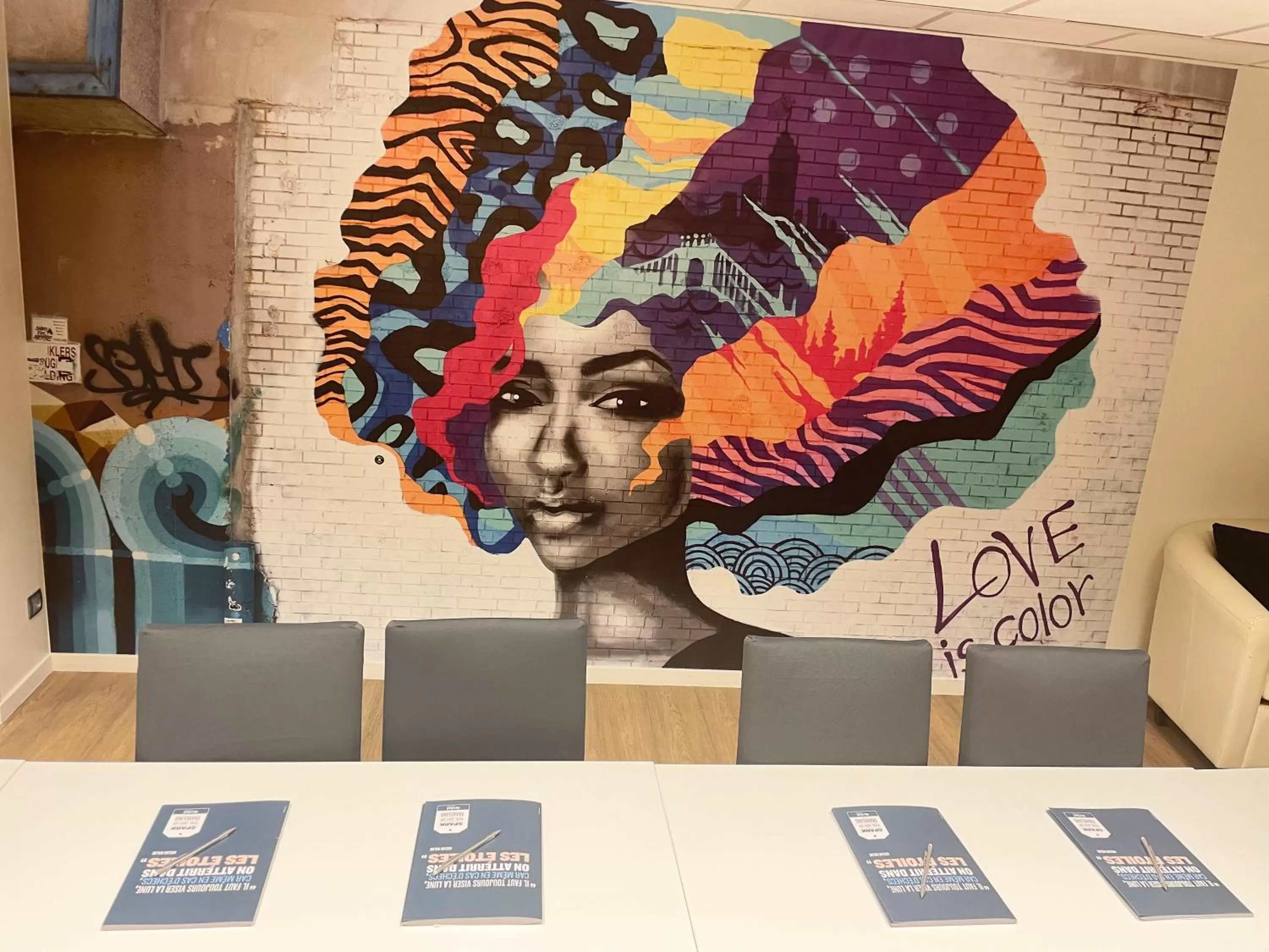 Living room in Best Western Bourgoin Jallieu