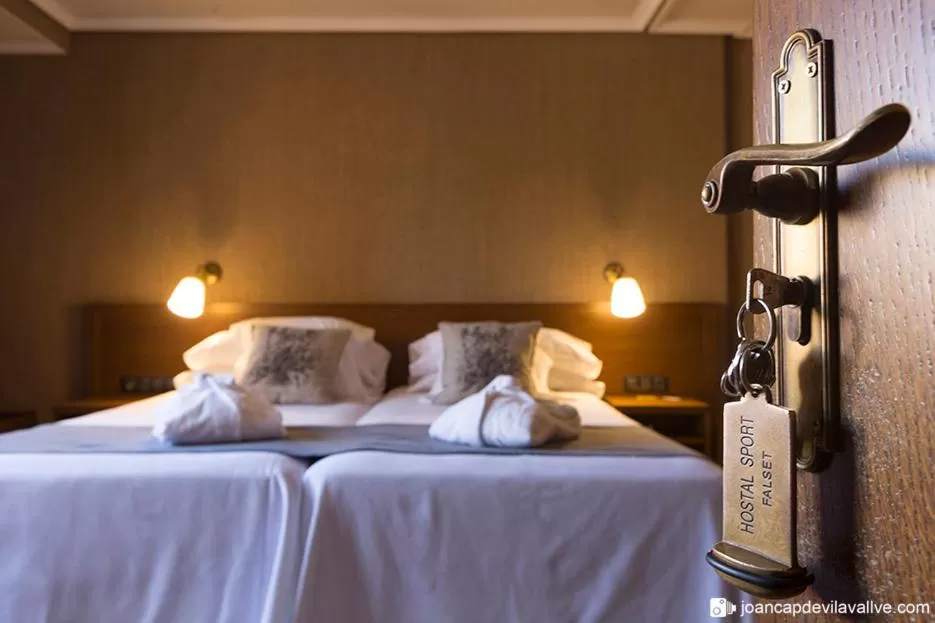 Bedroom, Bed in Hotel-Hostal Sport