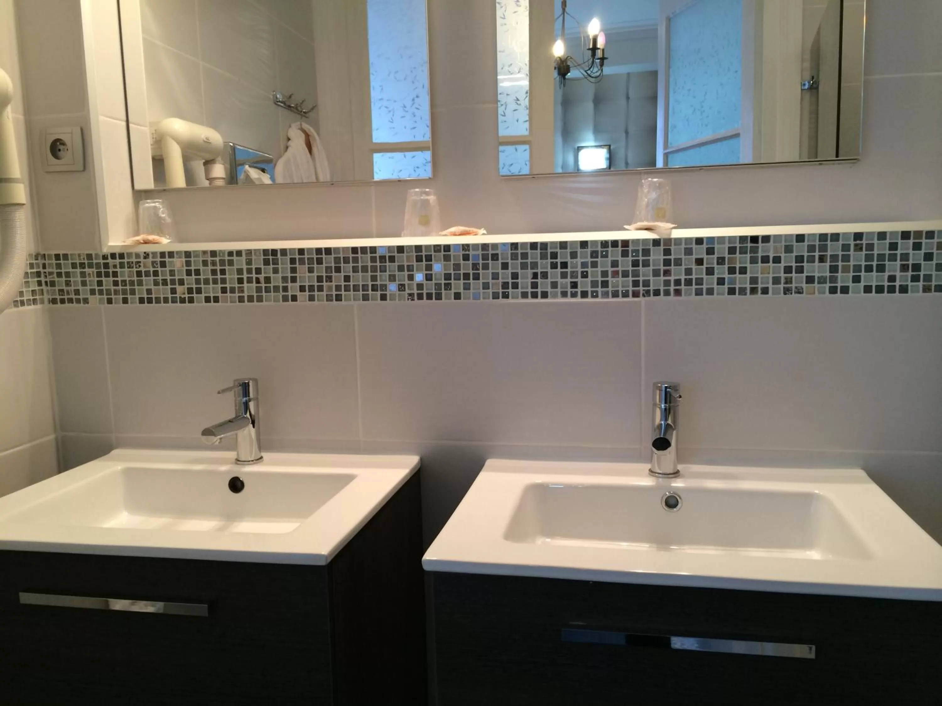 Bathroom in Best Western Continental Pau Centre