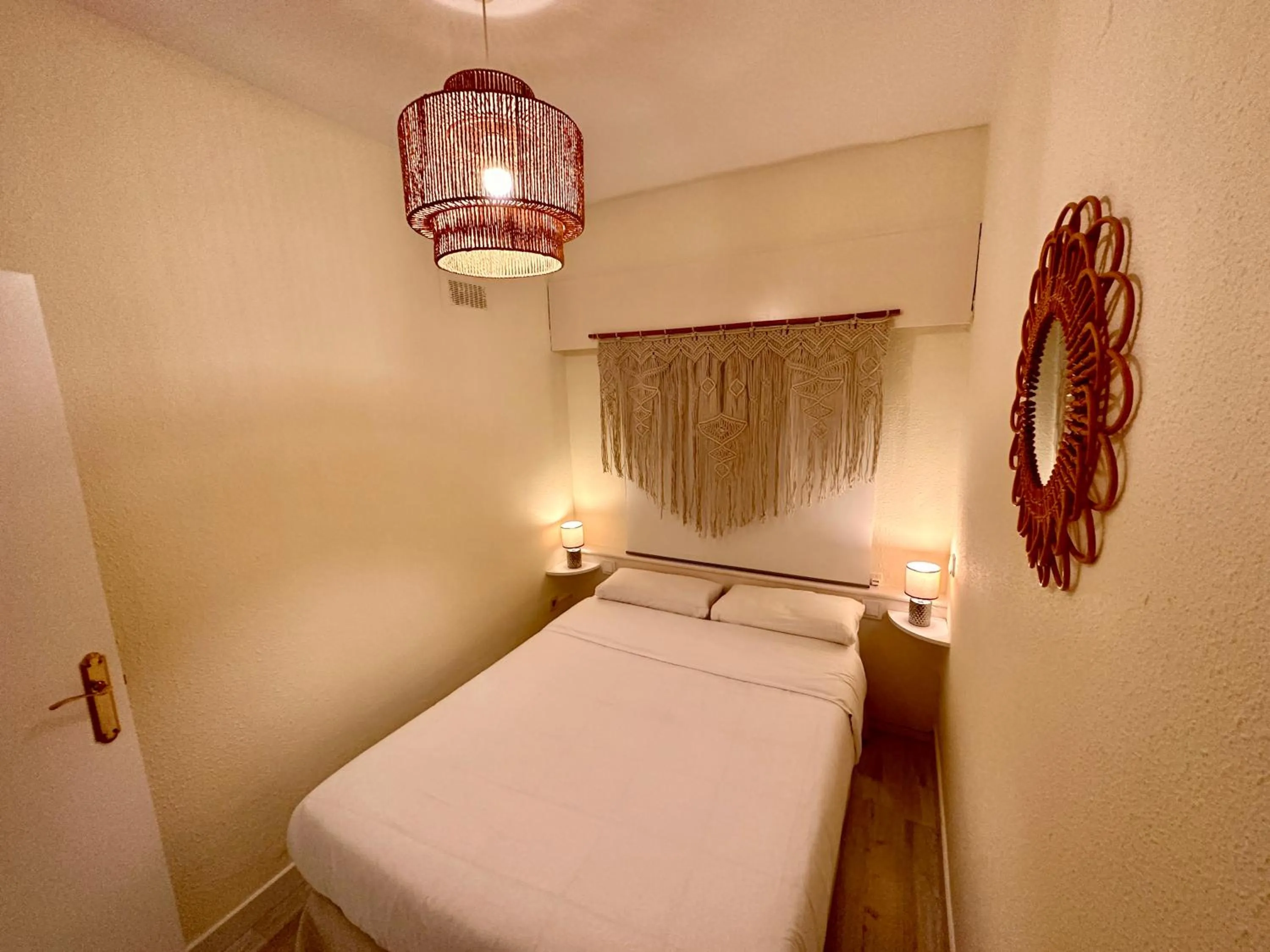 Bedroom, Bed in Far Home Gran Vía