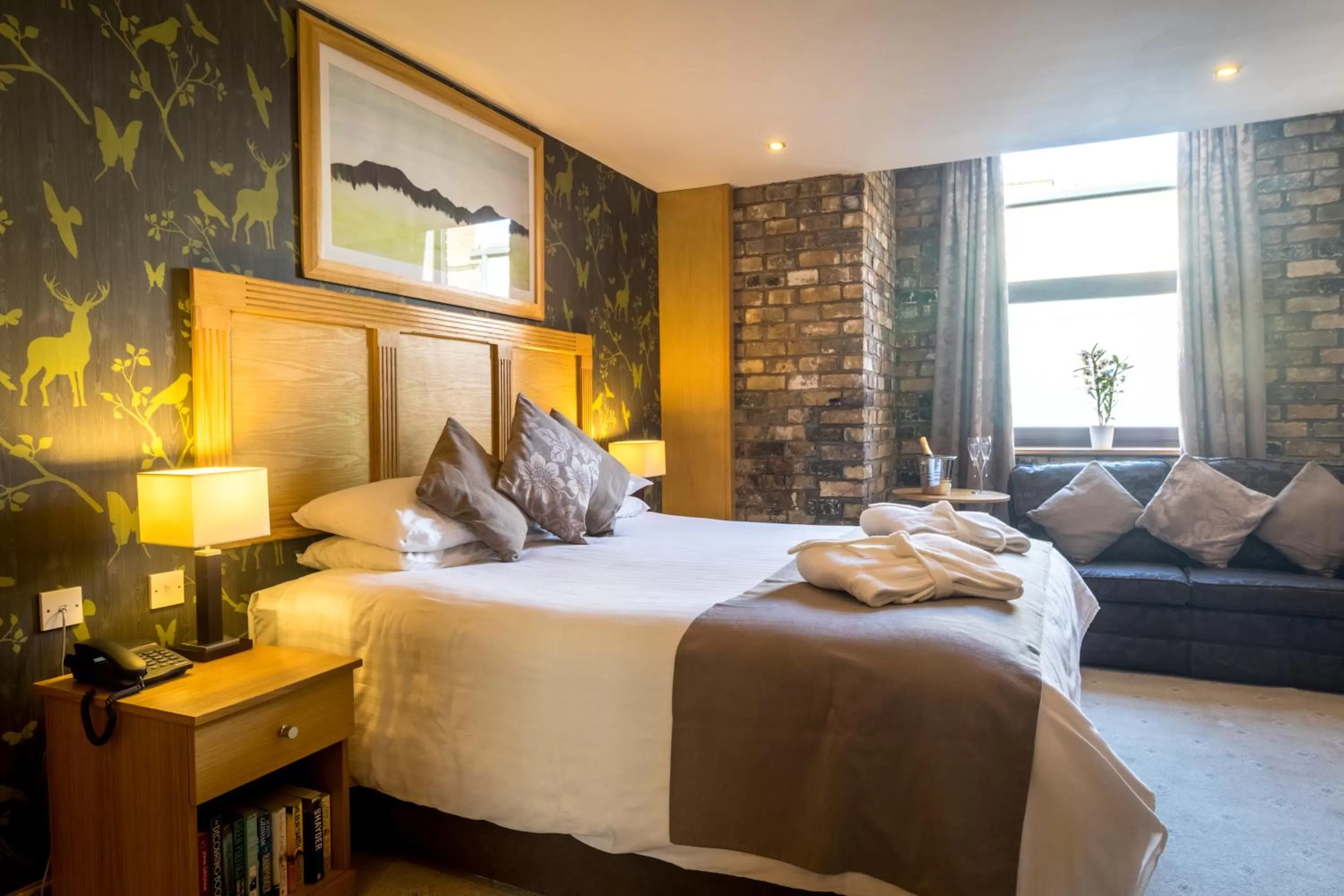 Bedroom, Bed in Washington Central Hotel and Sleepwell Inn