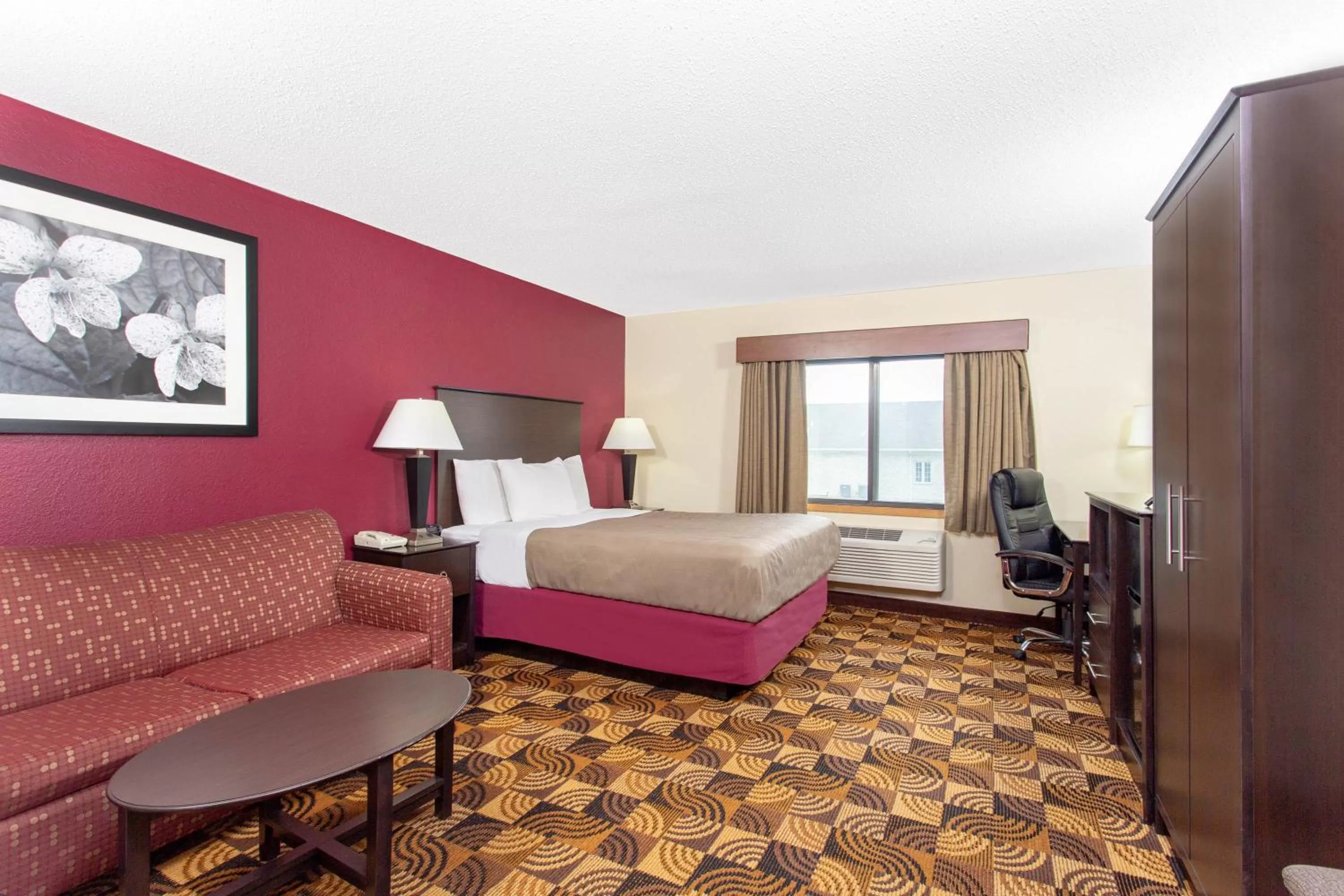 Bed in AmericInn by Wyndham Elkhorn Near Lake Geneva