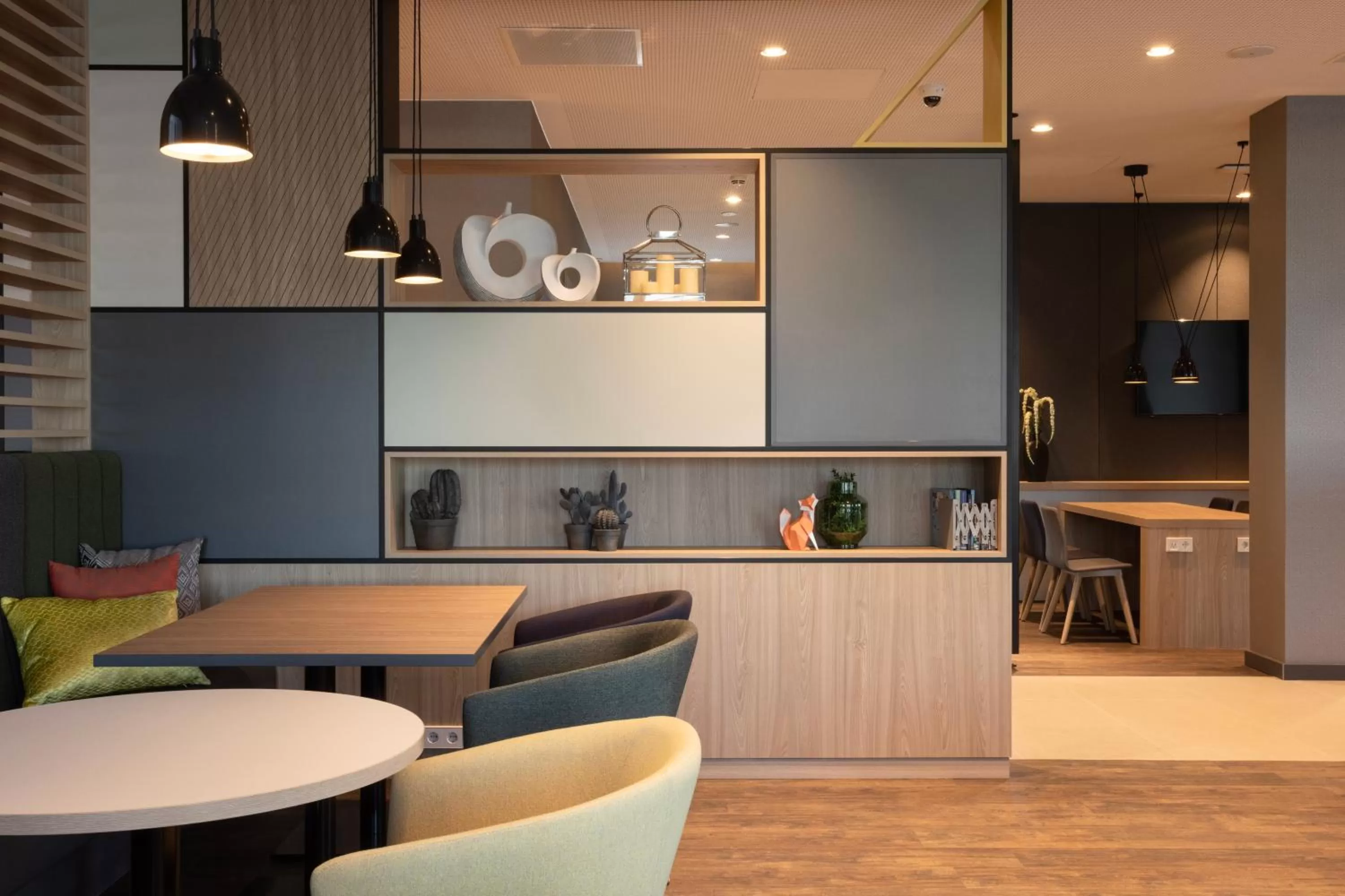 Lounge or bar in Holiday Inn - Eindhoven Airport by IHG