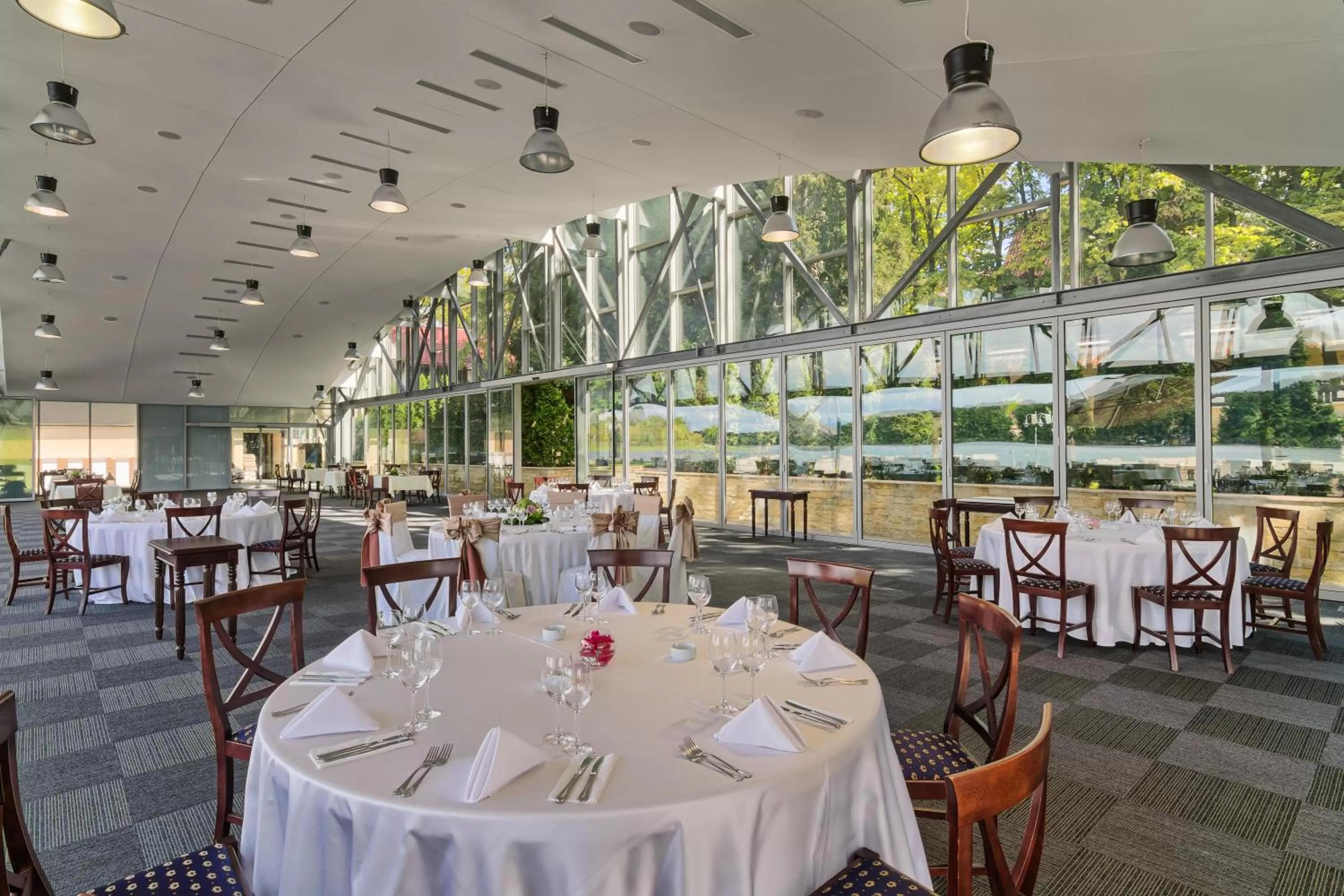 Restaurant/places to eat in Hotel Snagov Club