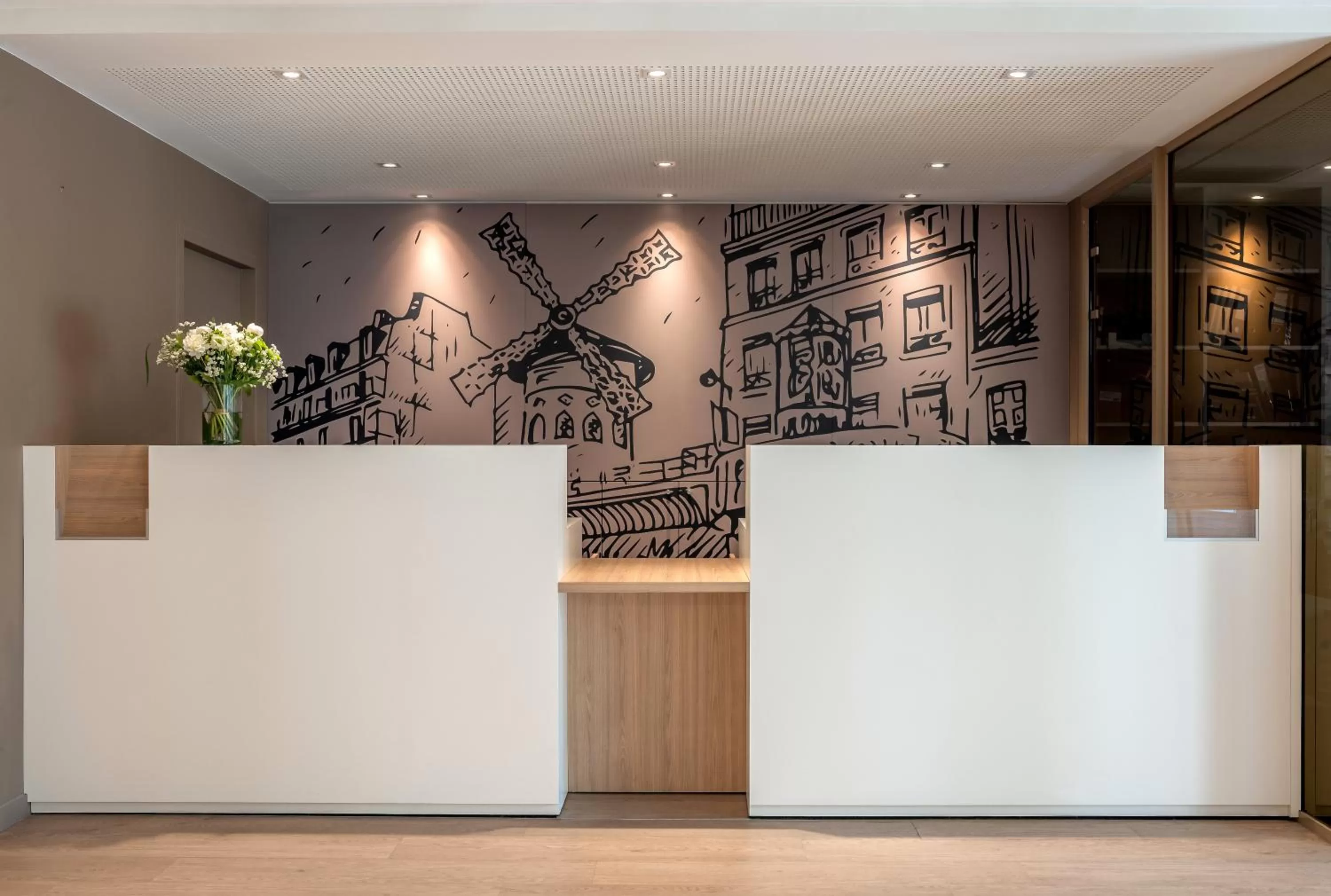 Lobby or reception in Citadines Montmartre Paris