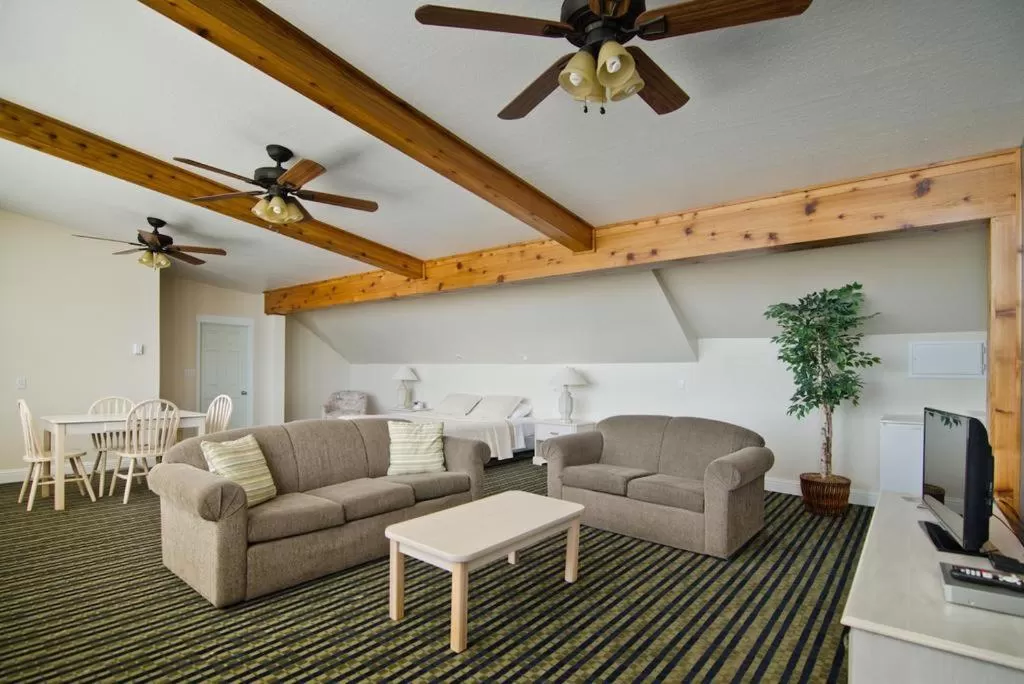 Pacific Reef Hotel & Light Show