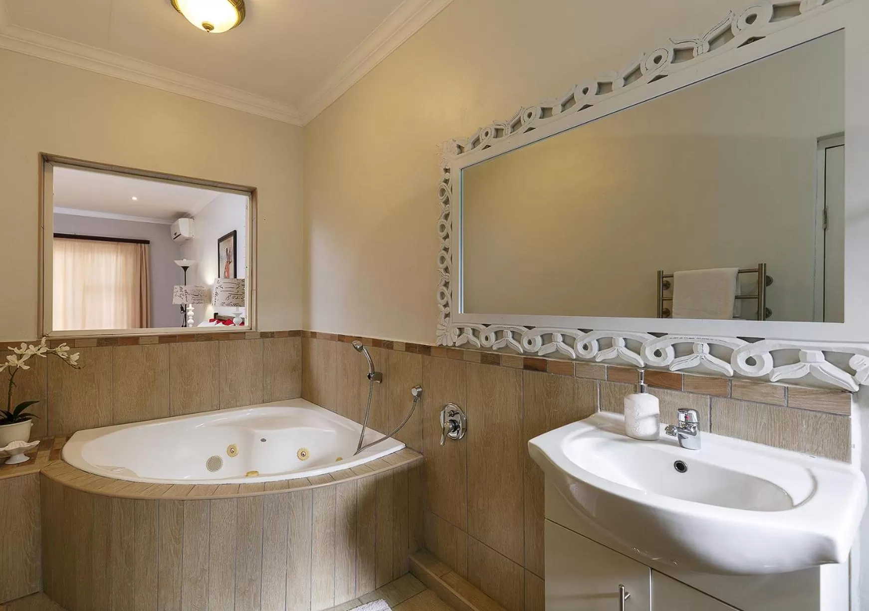 Bathroom in My Den Beachfront B&B and Self-Catering